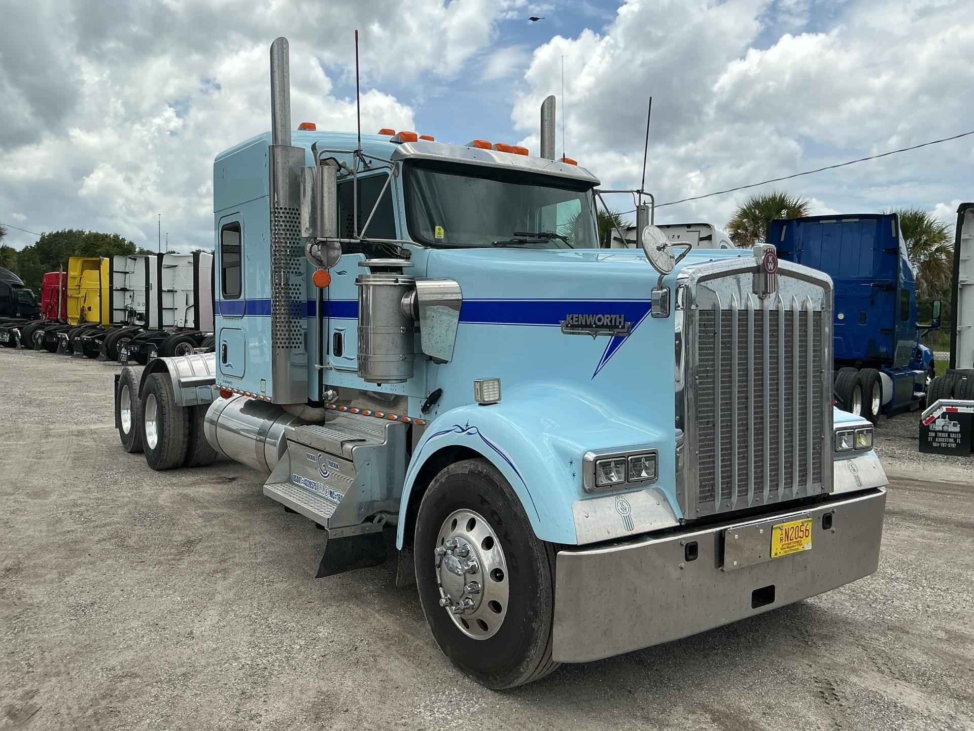2021 Kenworth W900