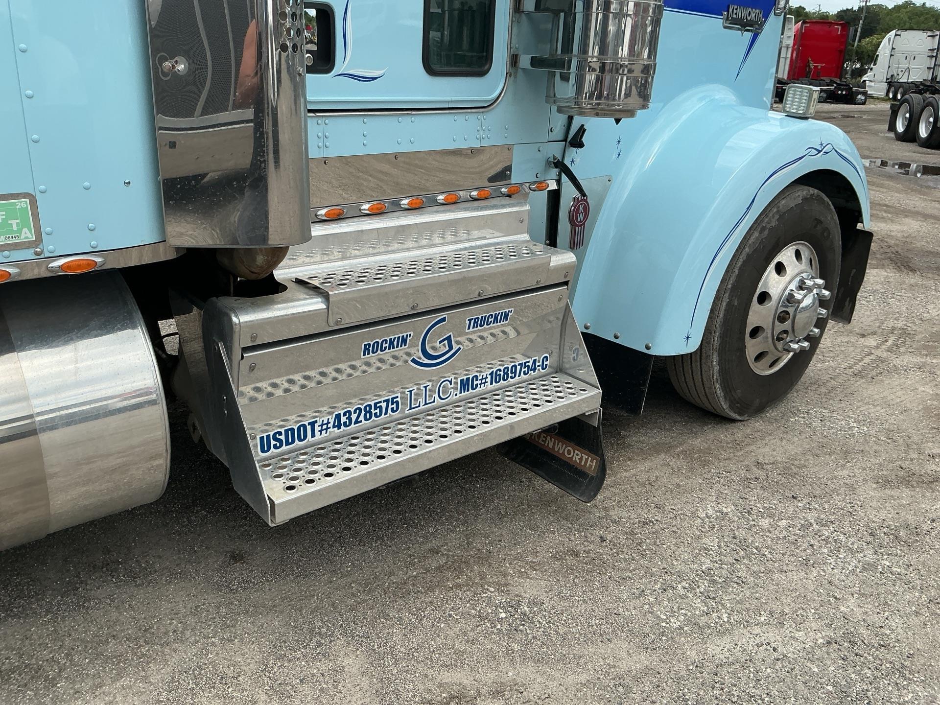 2021 Kenworth W900