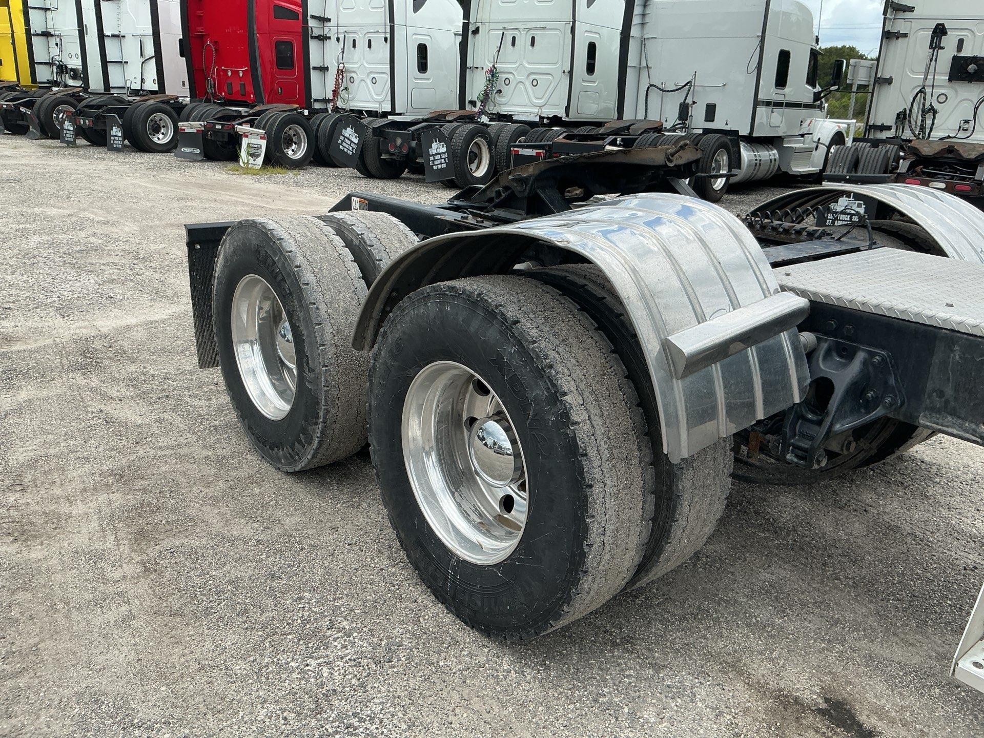 2021 Kenworth W900