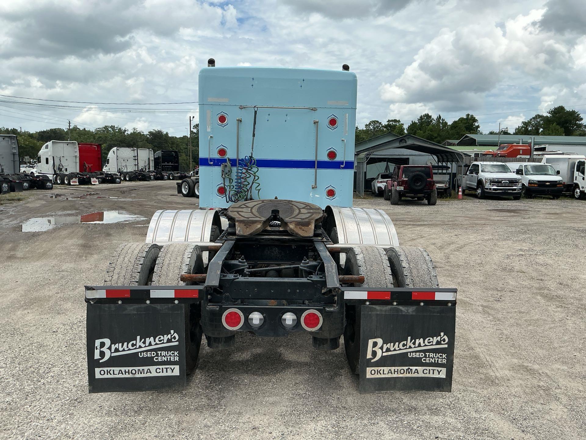 2021 Kenworth W900