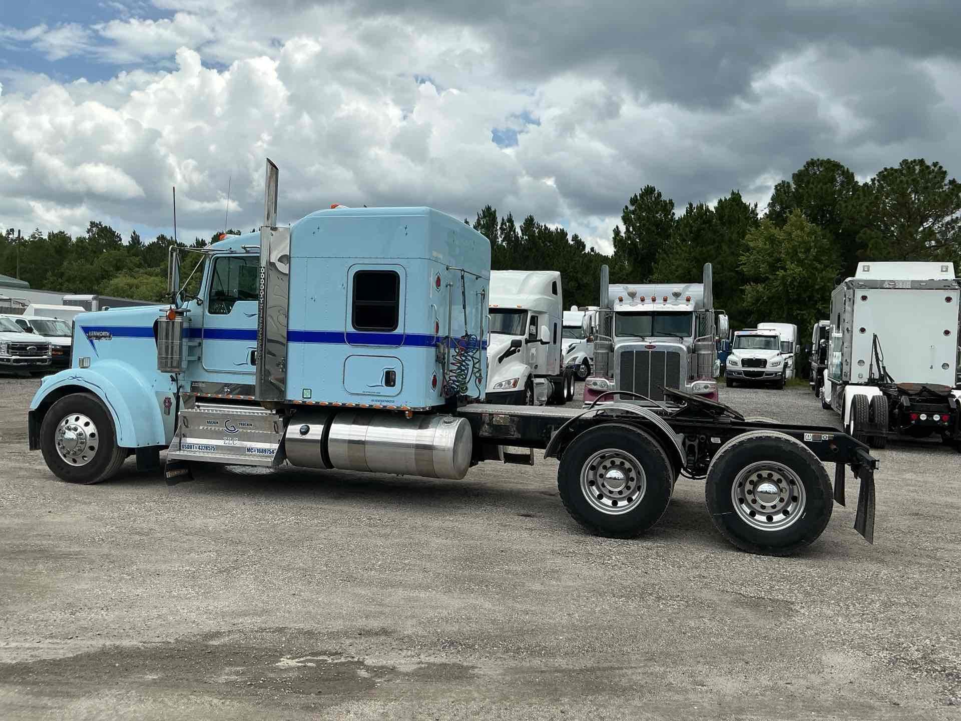 2021 Kenworth W900