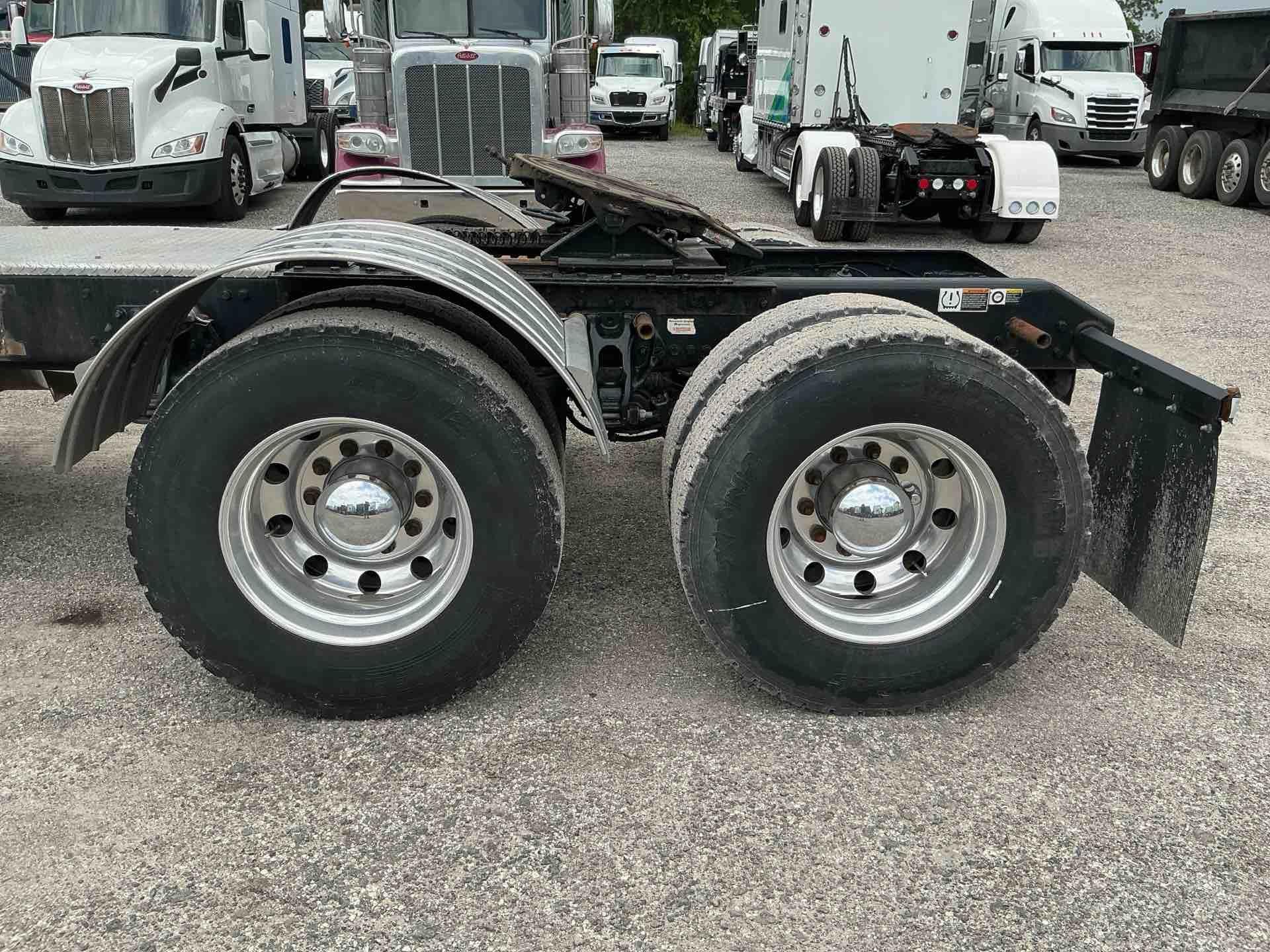 2021 Kenworth W900