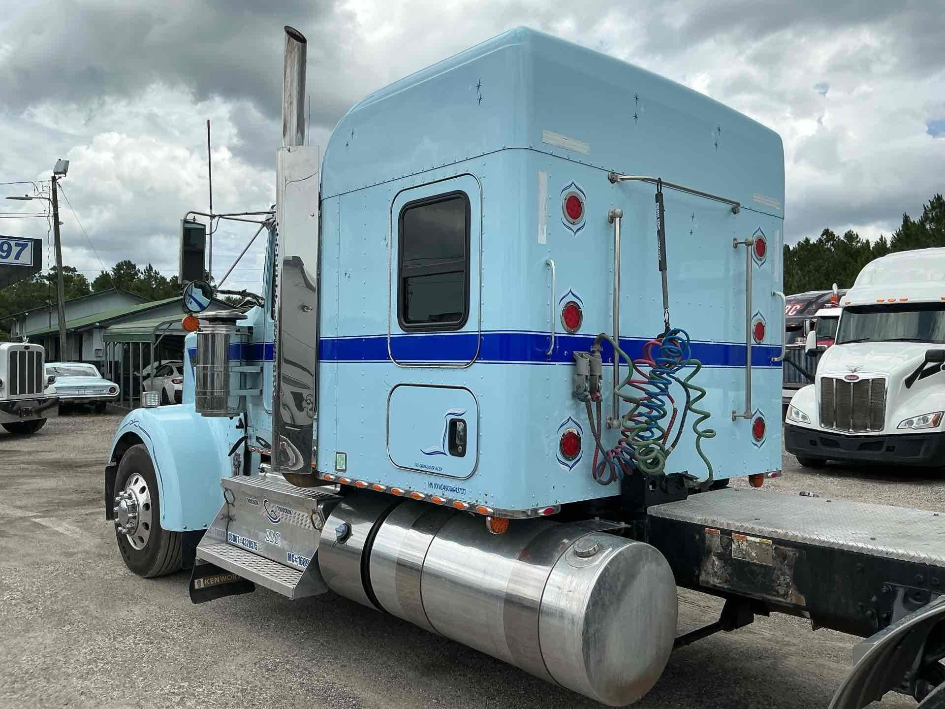 2021 Kenworth W900