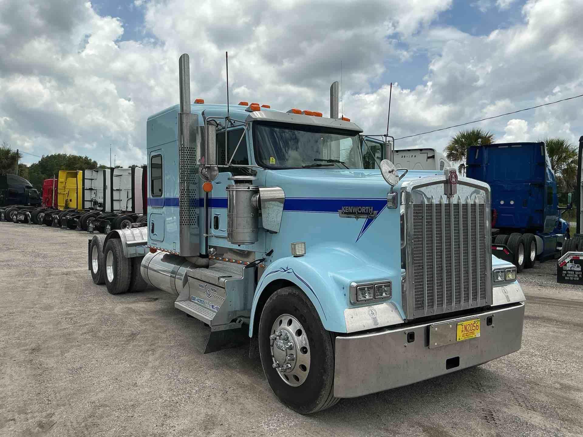 2021 Kenworth W900