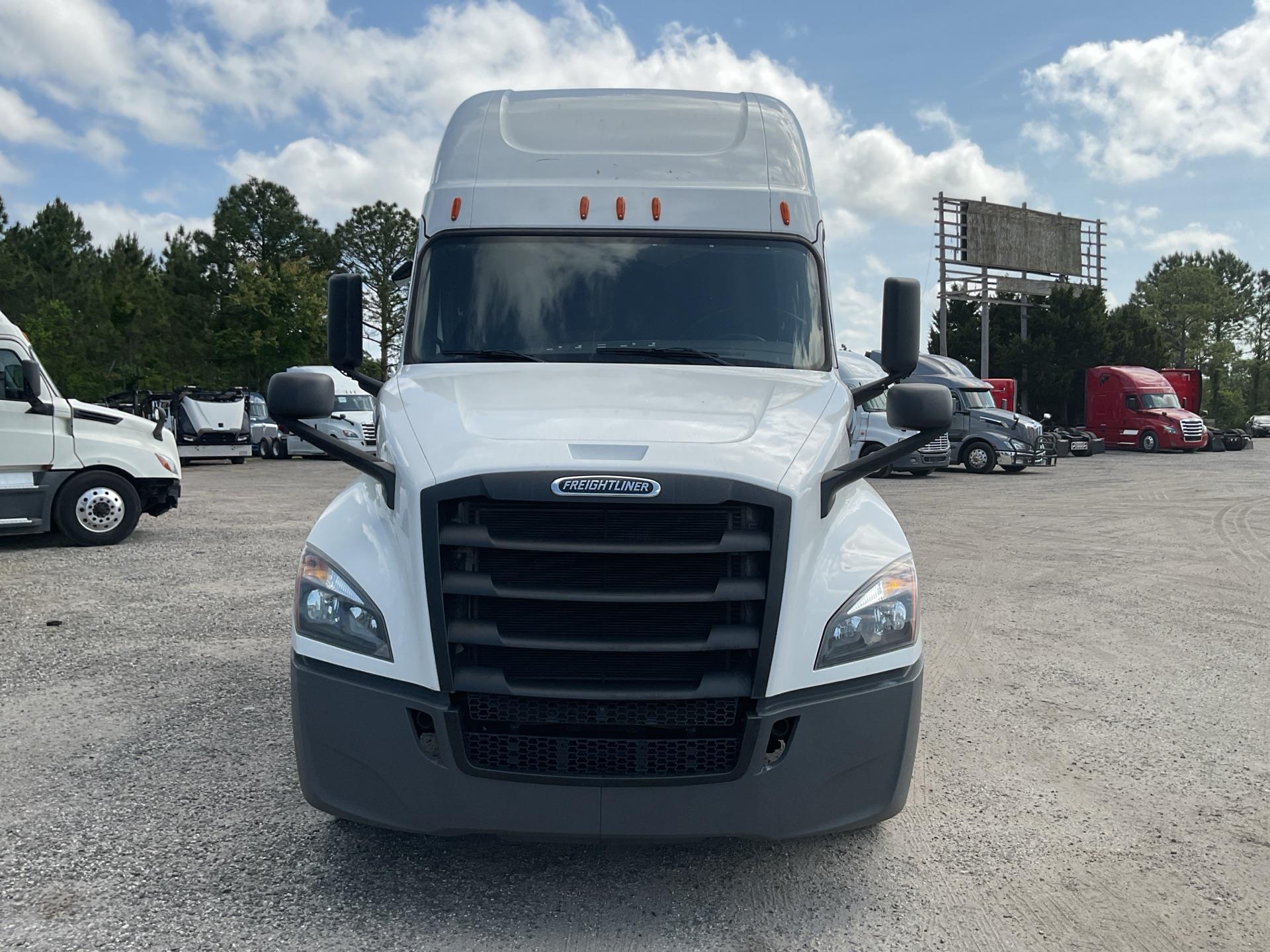 2020 Freightliner Cascadia 126