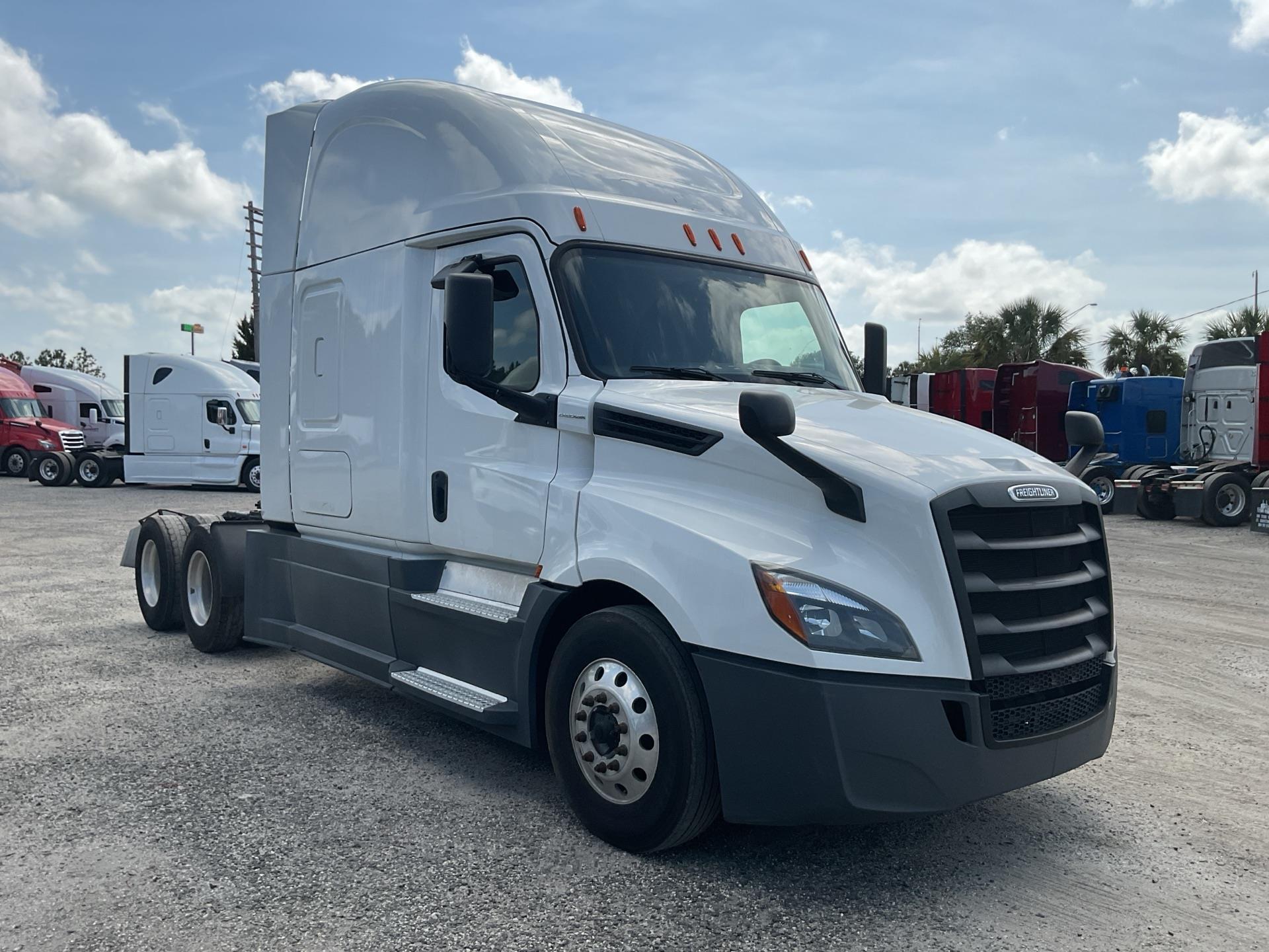 2020 Freightliner Cascadia 126