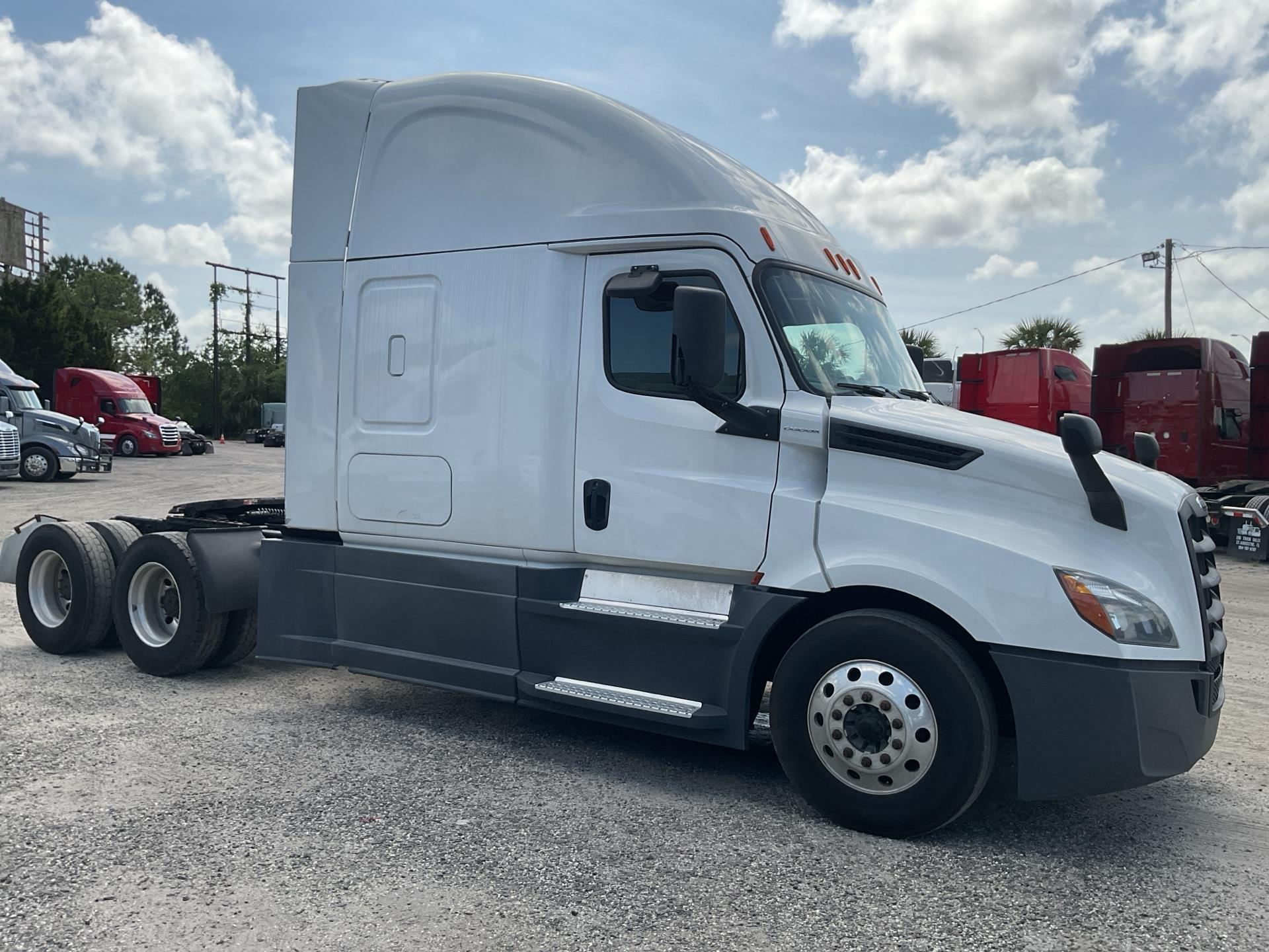 2020 Freightliner Cascadia 126