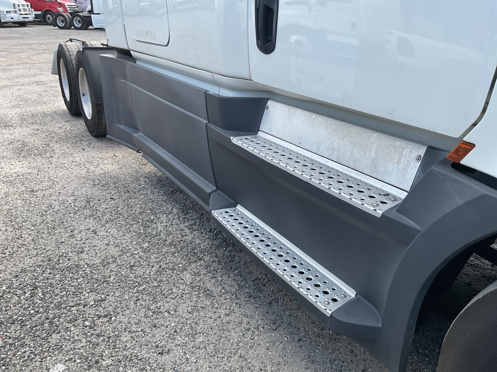 2020 Freightliner Cascadia 126
