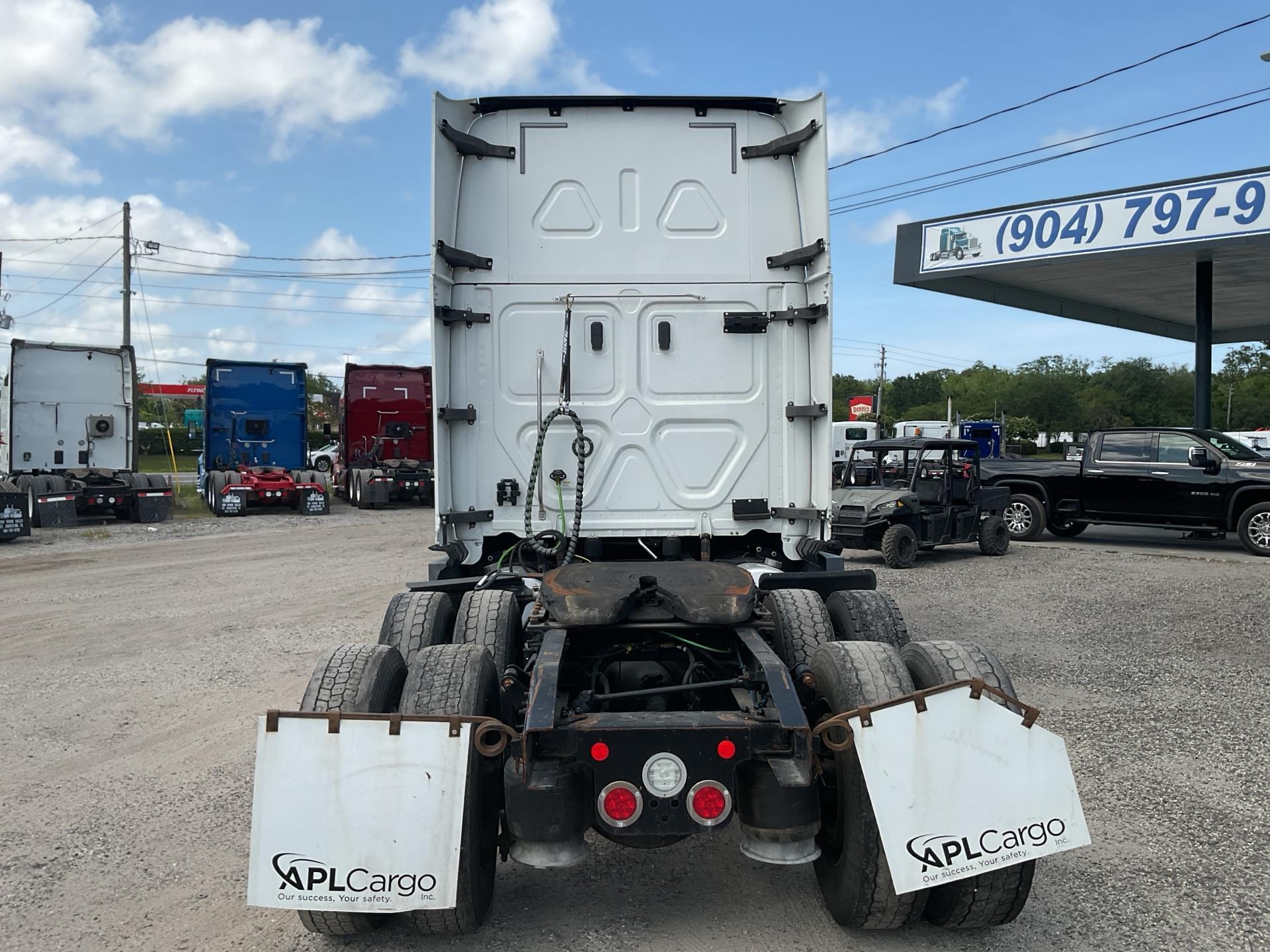 2020 Freightliner Cascadia 126