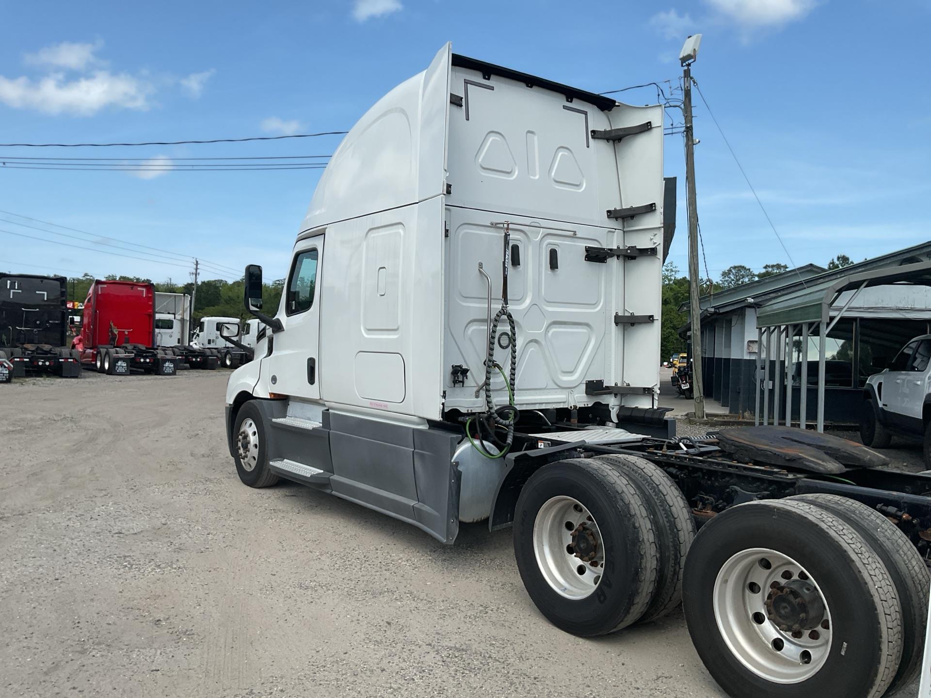 2020 Freightliner Cascadia 126
