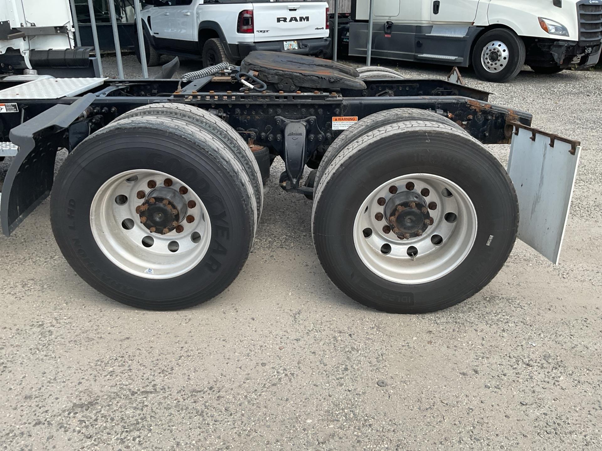 2020 Freightliner Cascadia 126