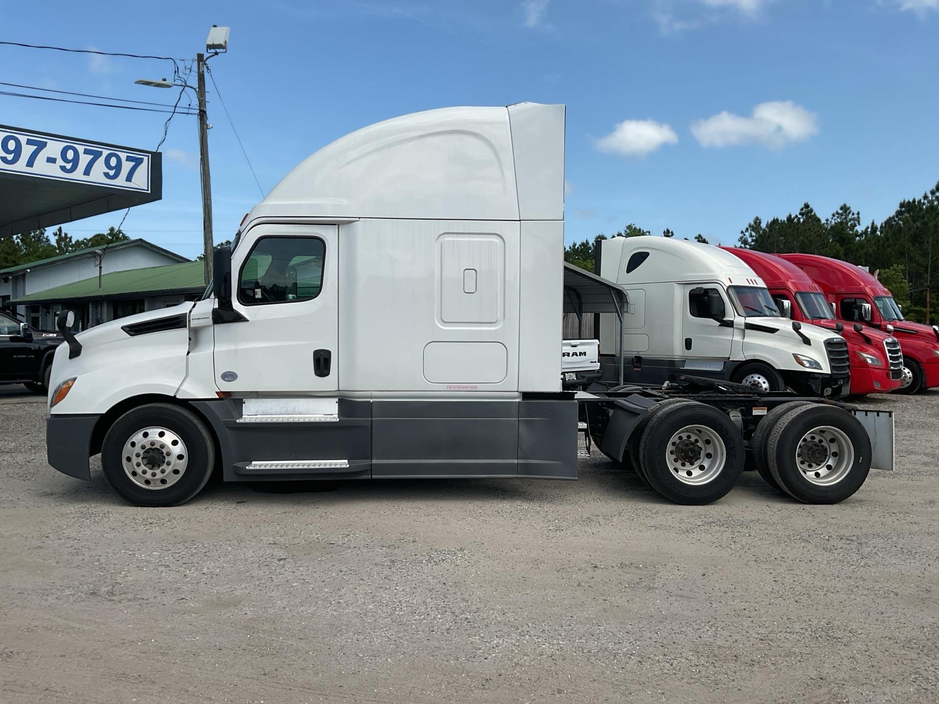 2020 Freightliner Cascadia 126