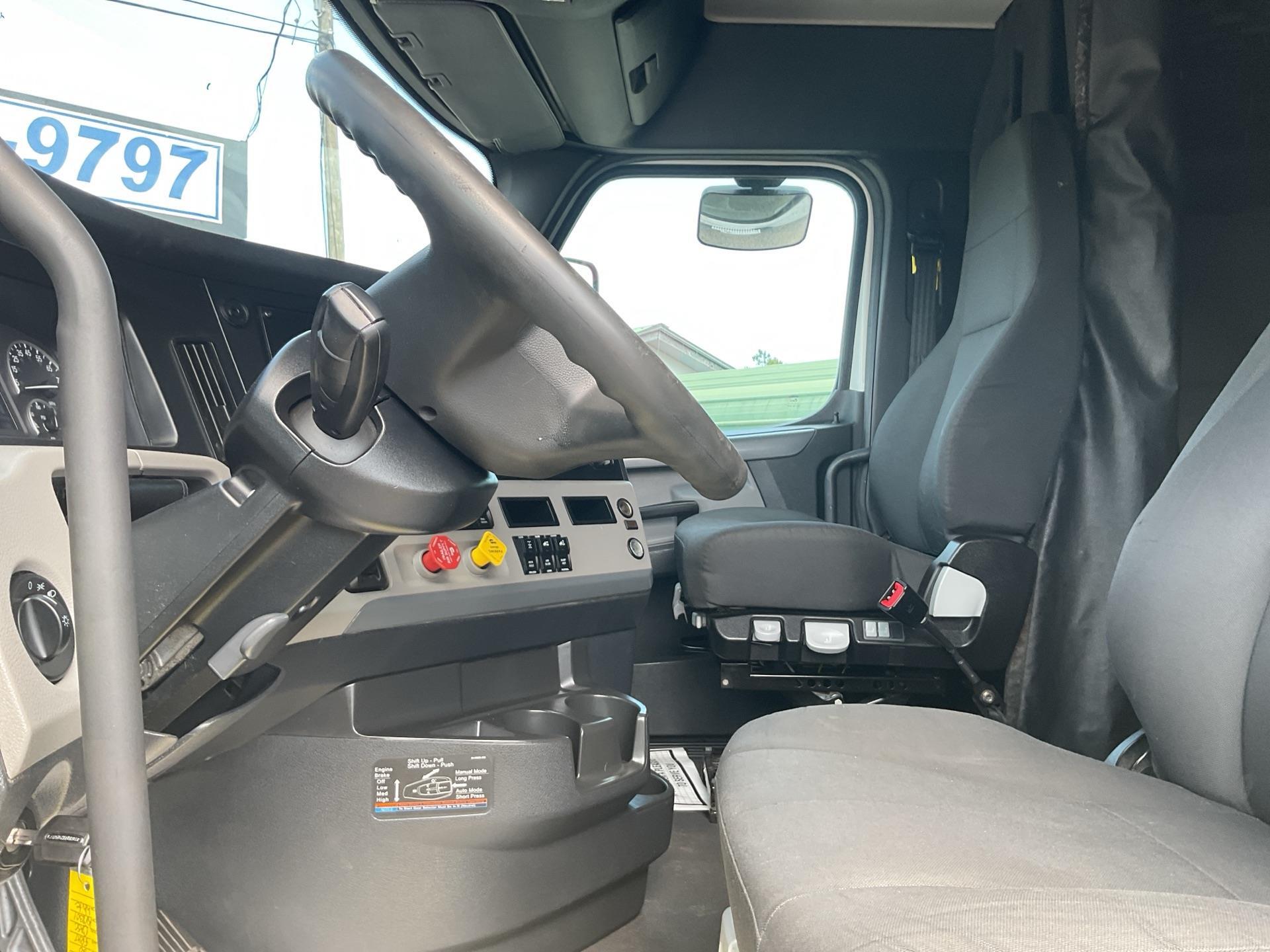 2020 Freightliner Cascadia 126