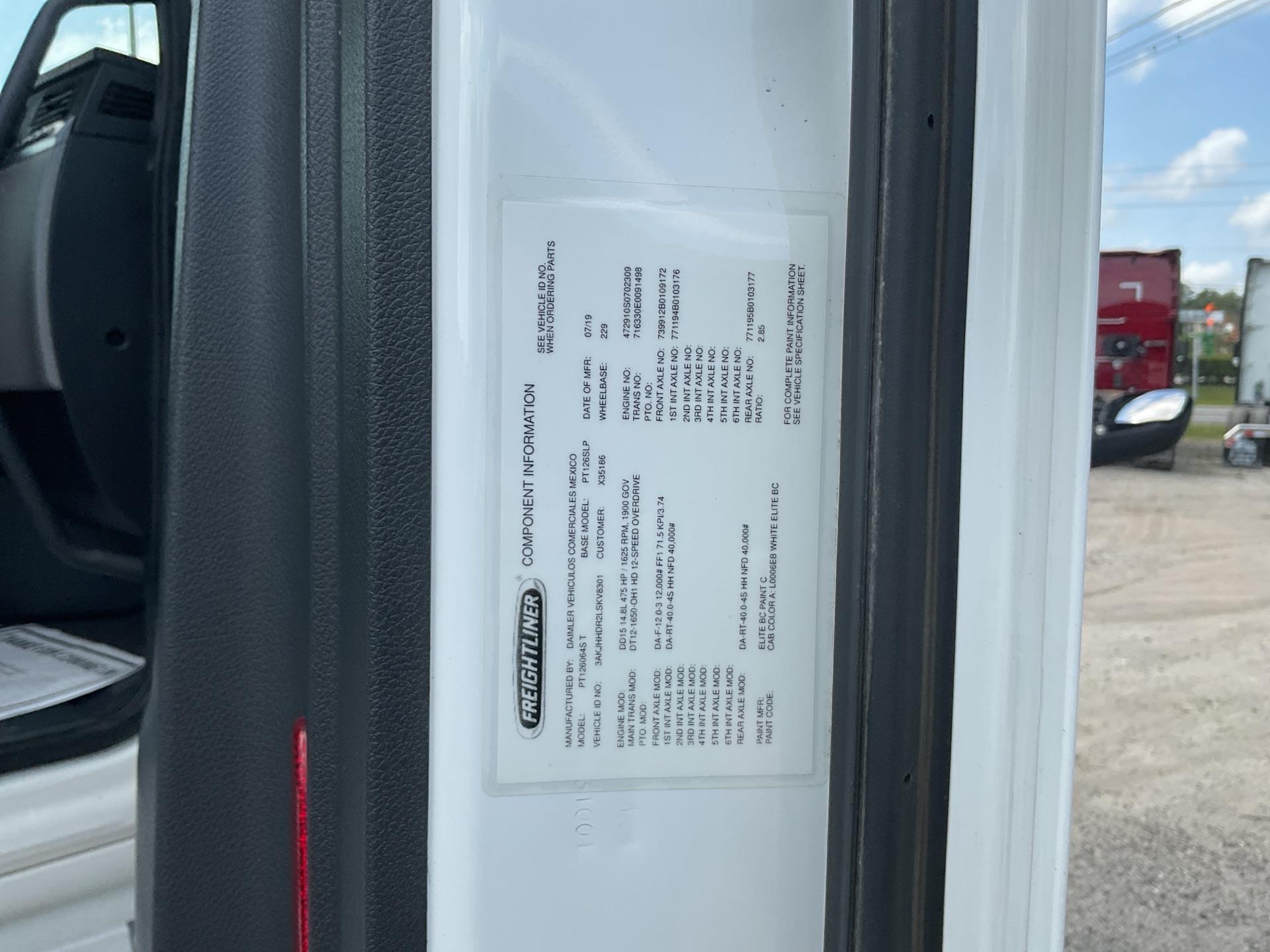 2020 Freightliner Cascadia 126