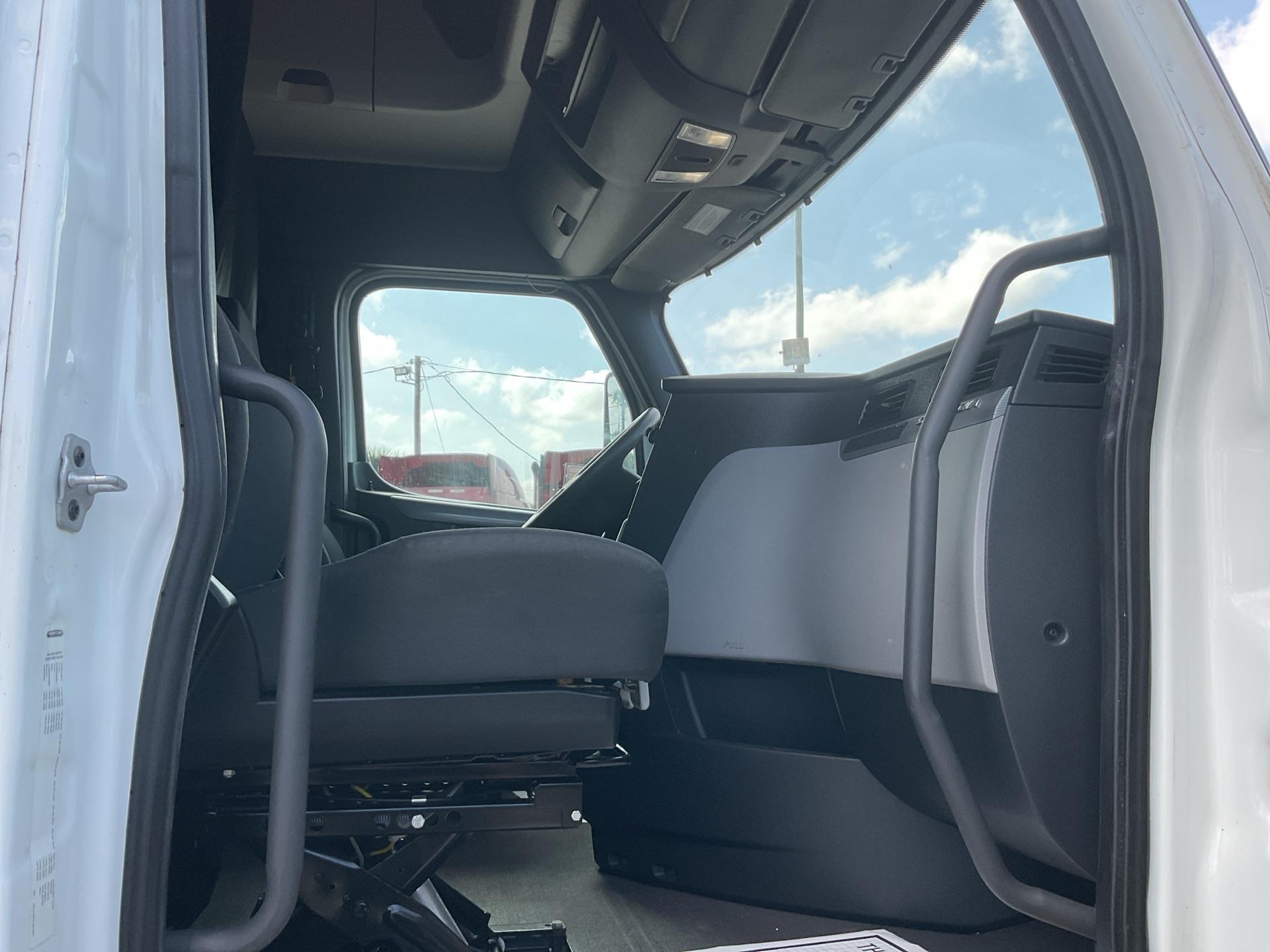 2020 Freightliner Cascadia 126