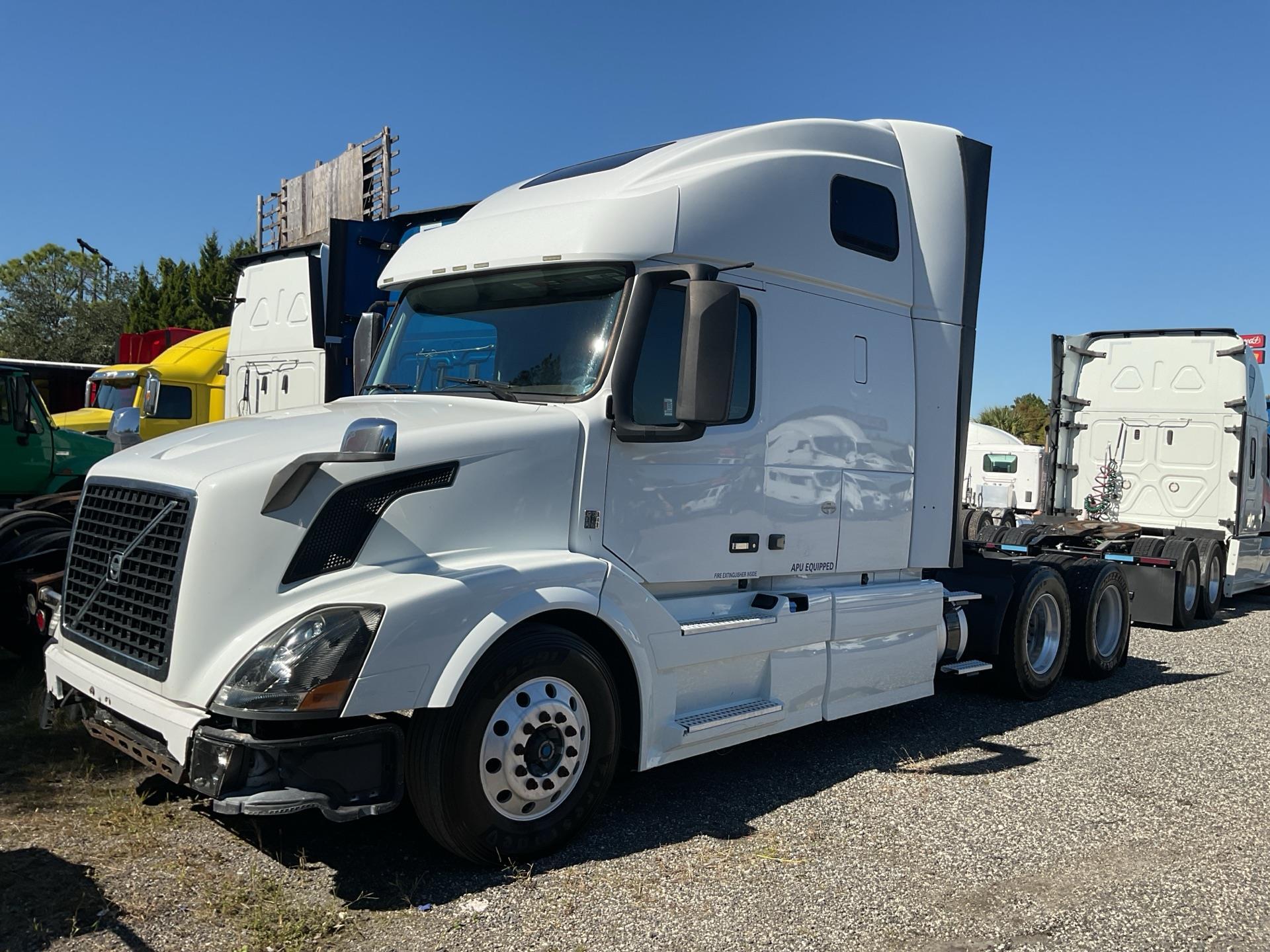 2015 Volvo VNL670