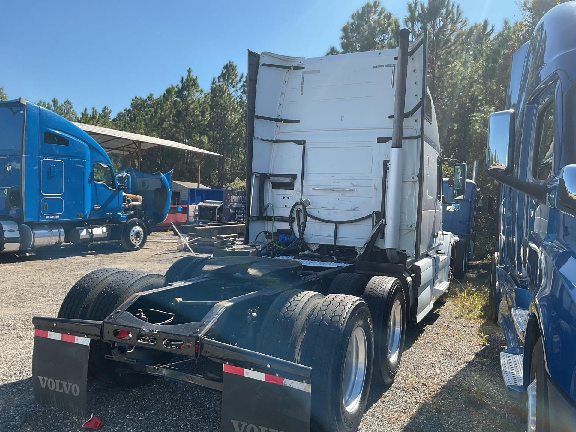 2015 Volvo VNL670