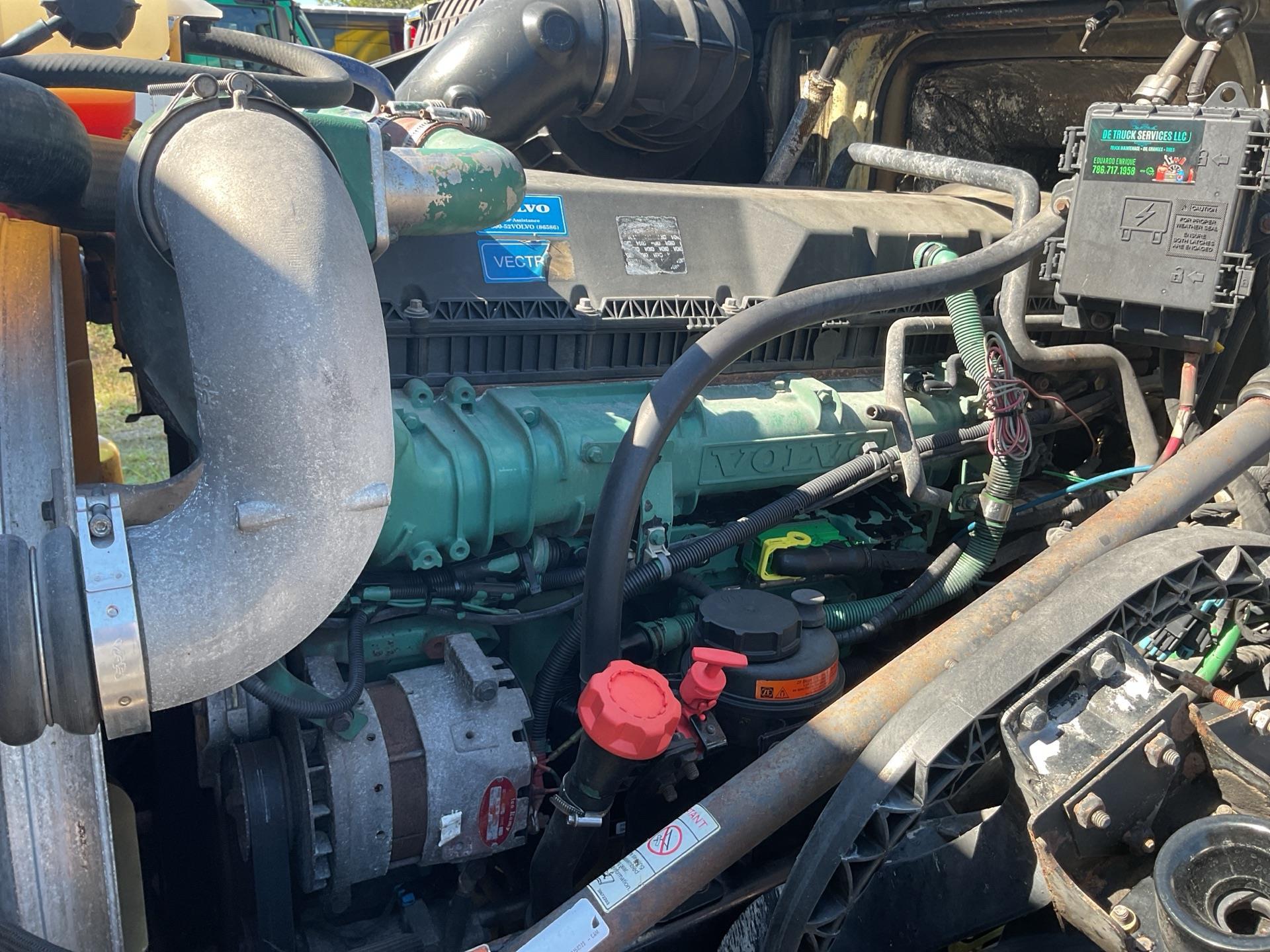 2015 Volvo VNL670