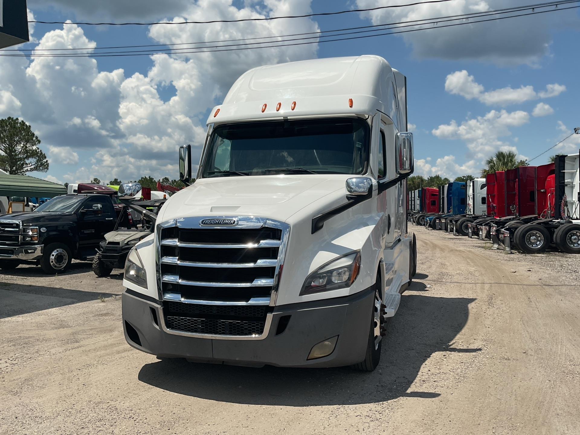 2021 Freightliner Cascadia 126