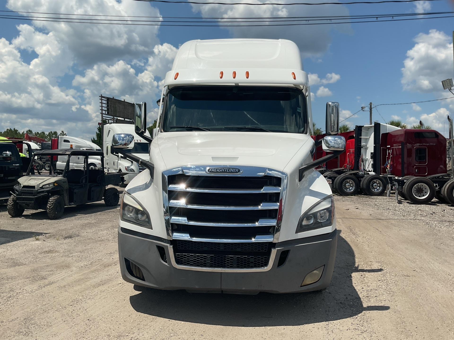 2021 Freightliner Cascadia 126