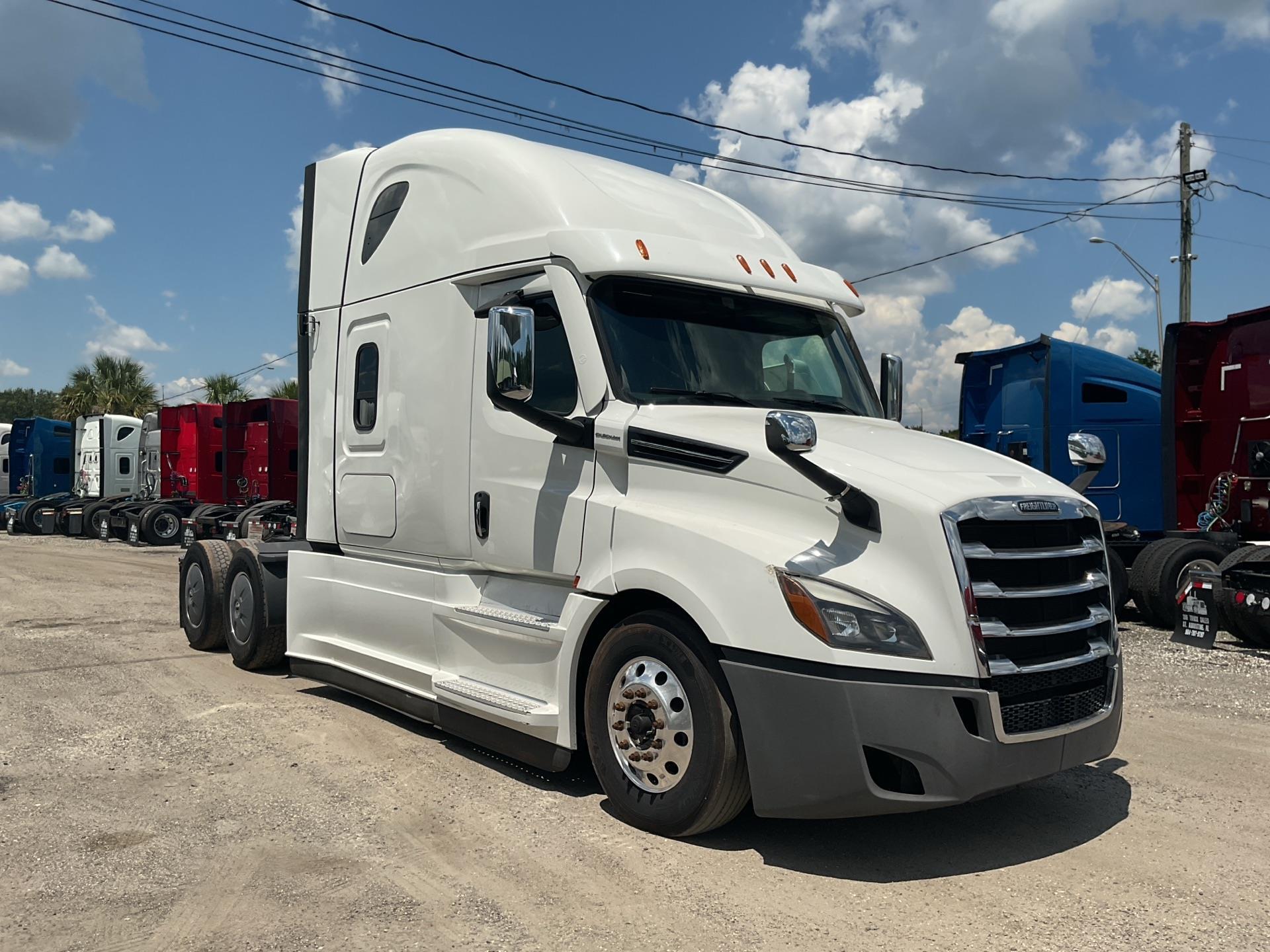 2021 Freightliner Cascadia 126