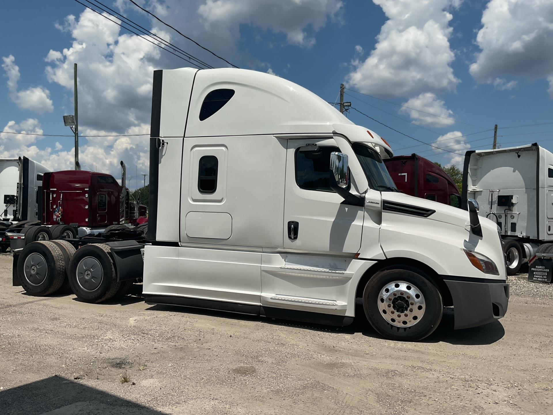 2021 Freightliner Cascadia 126