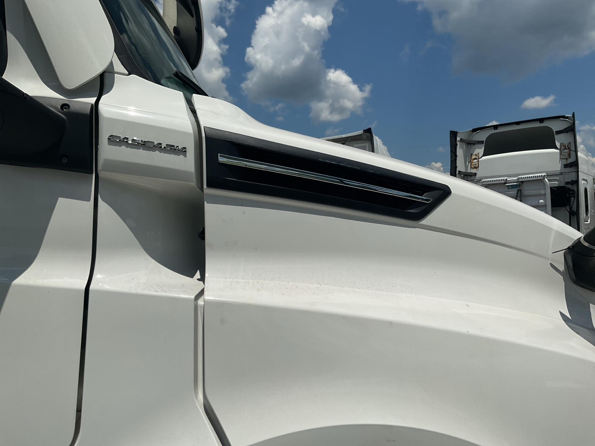 2021 Freightliner Cascadia 126