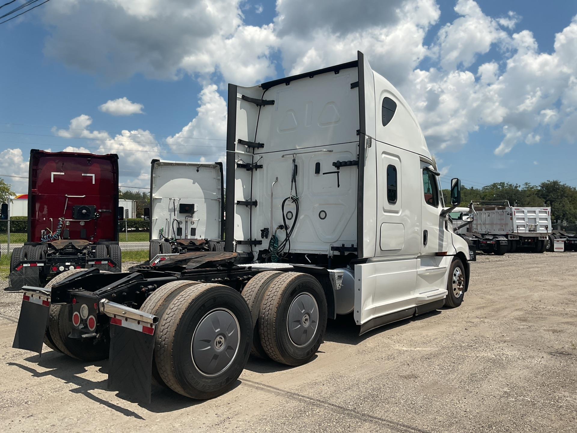 2021 Freightliner Cascadia 126