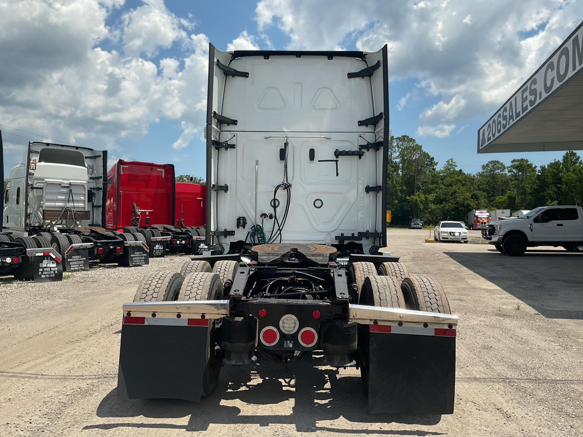 2021 Freightliner Cascadia 126