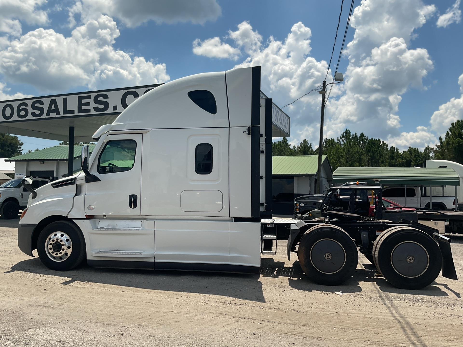 2021 Freightliner Cascadia 126