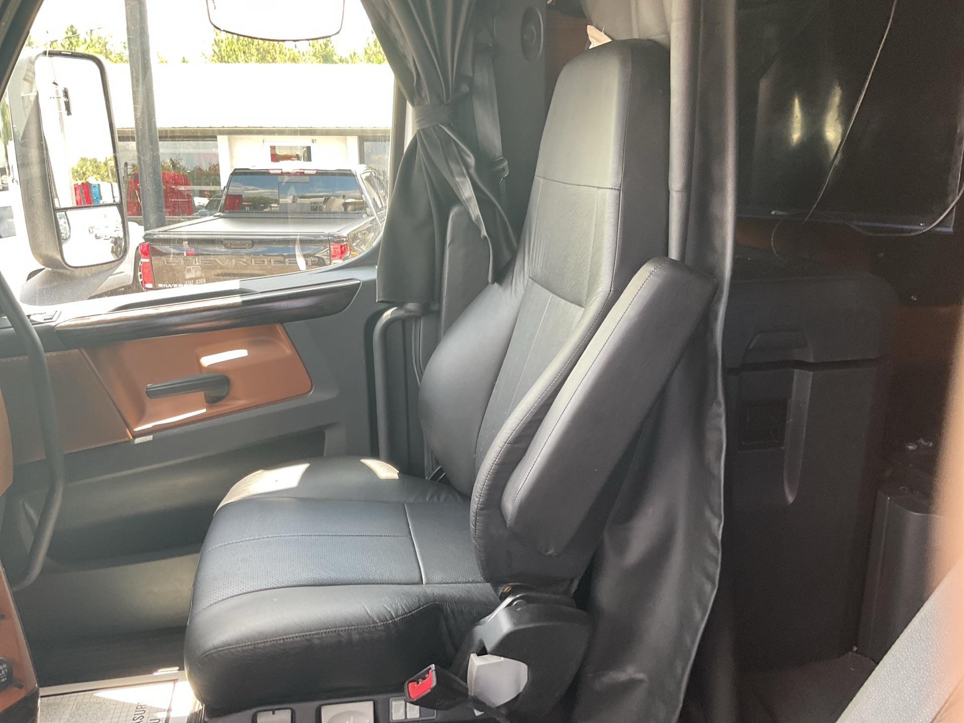 2021 Freightliner Cascadia 126