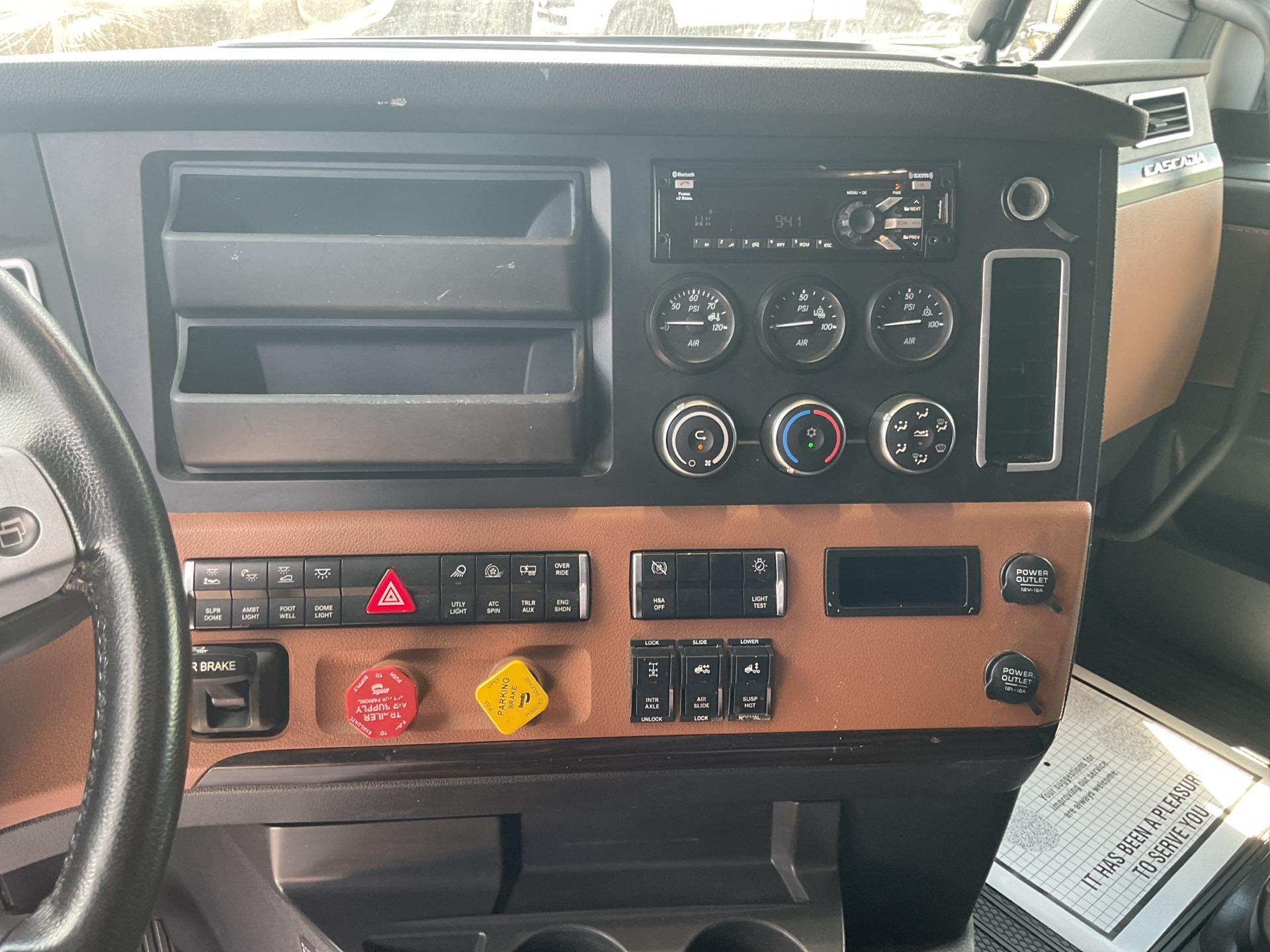 2021 Freightliner Cascadia 126