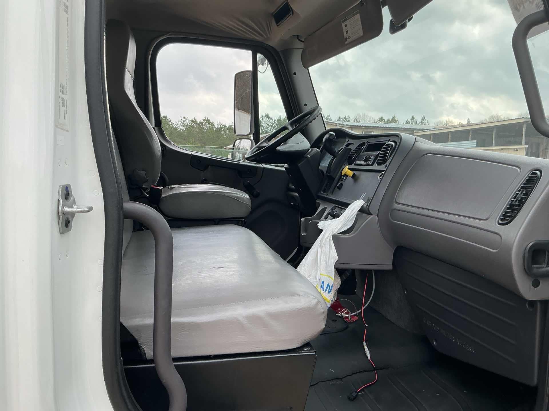 2019 Freightliner BUSINESS CLASS M2 106