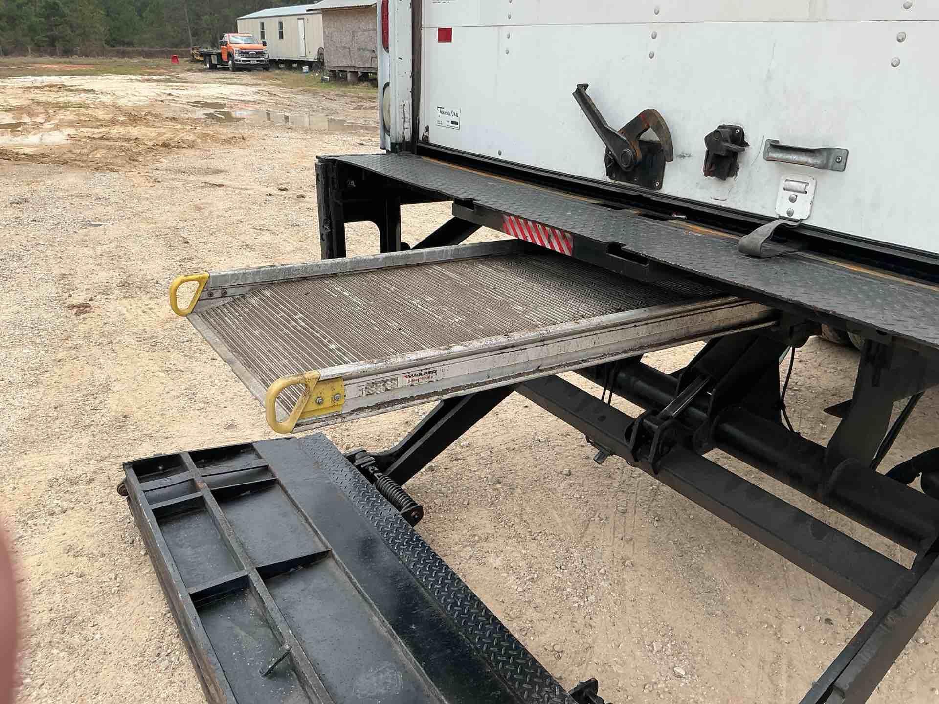 2019 Freightliner BUSINESS CLASS M2 106