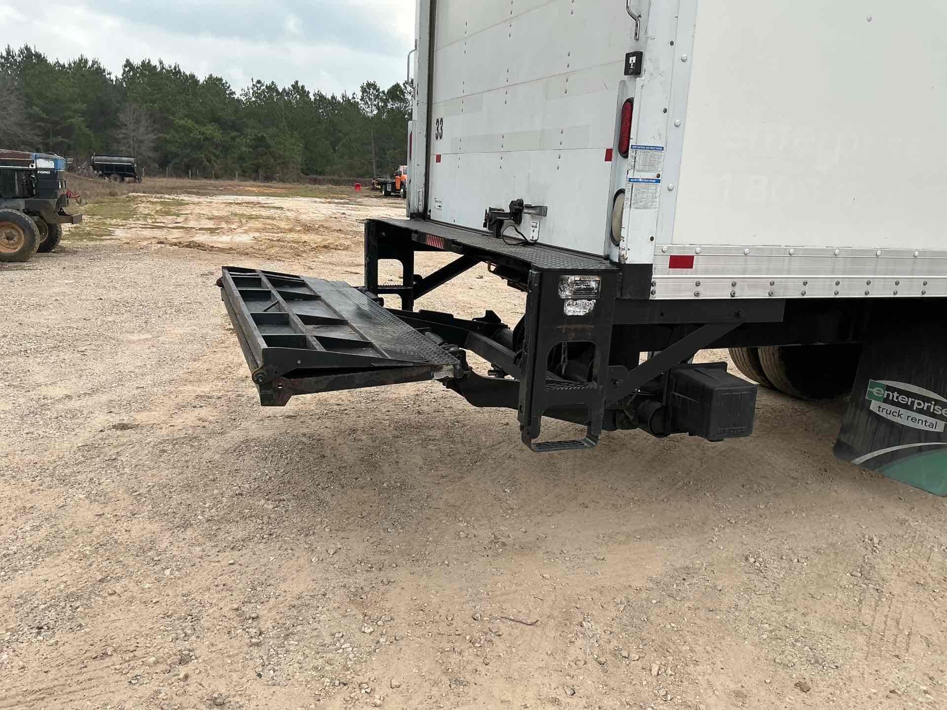 2019 Freightliner BUSINESS CLASS M2 106