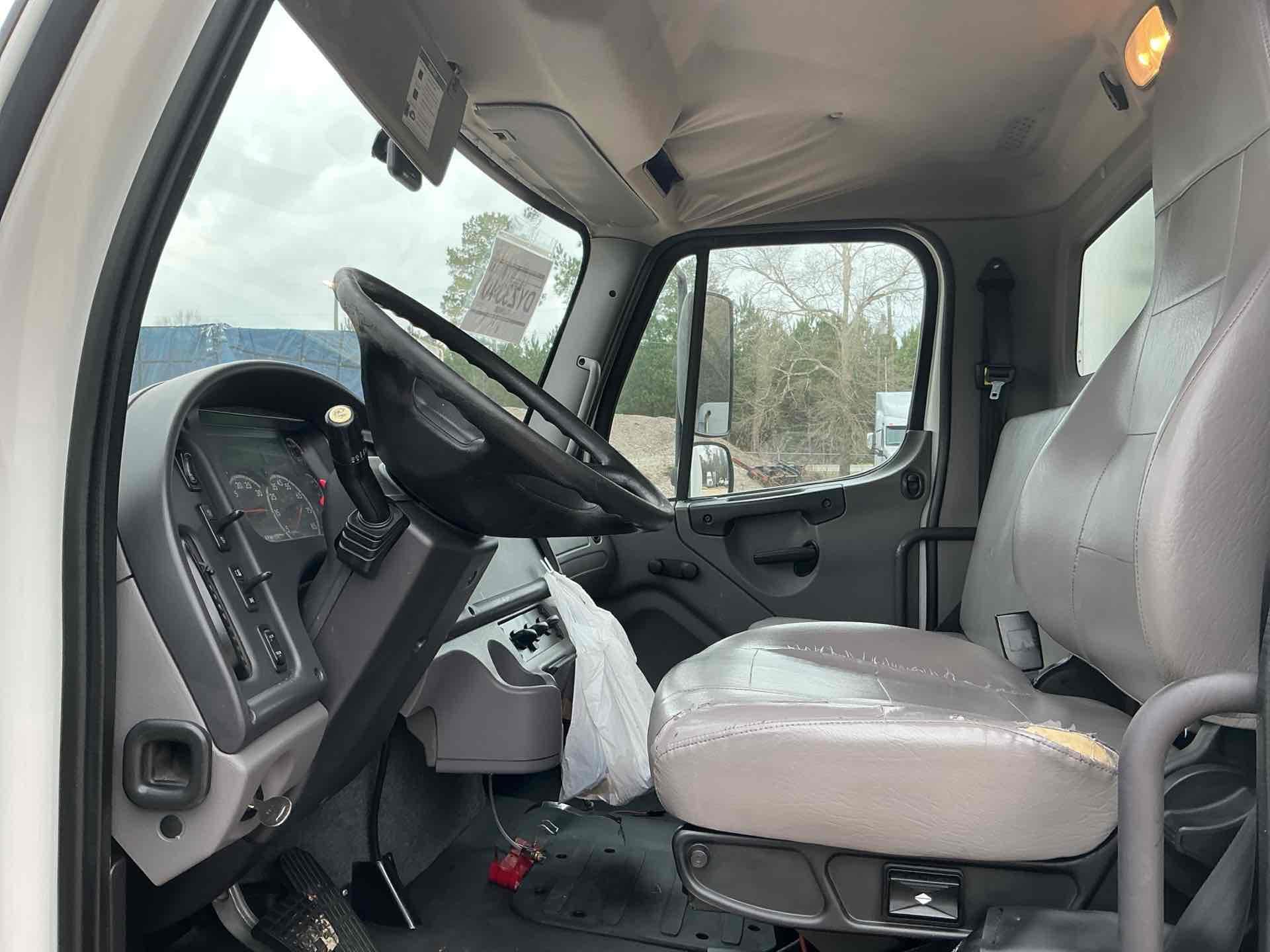 2019 Freightliner BUSINESS CLASS M2 106
