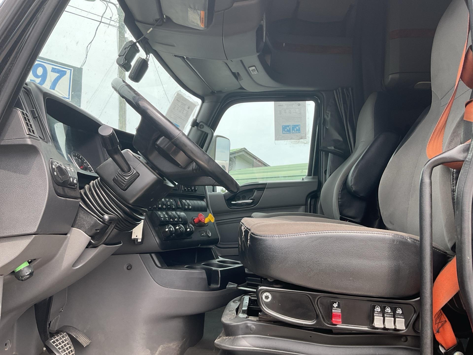 2020 International LT625