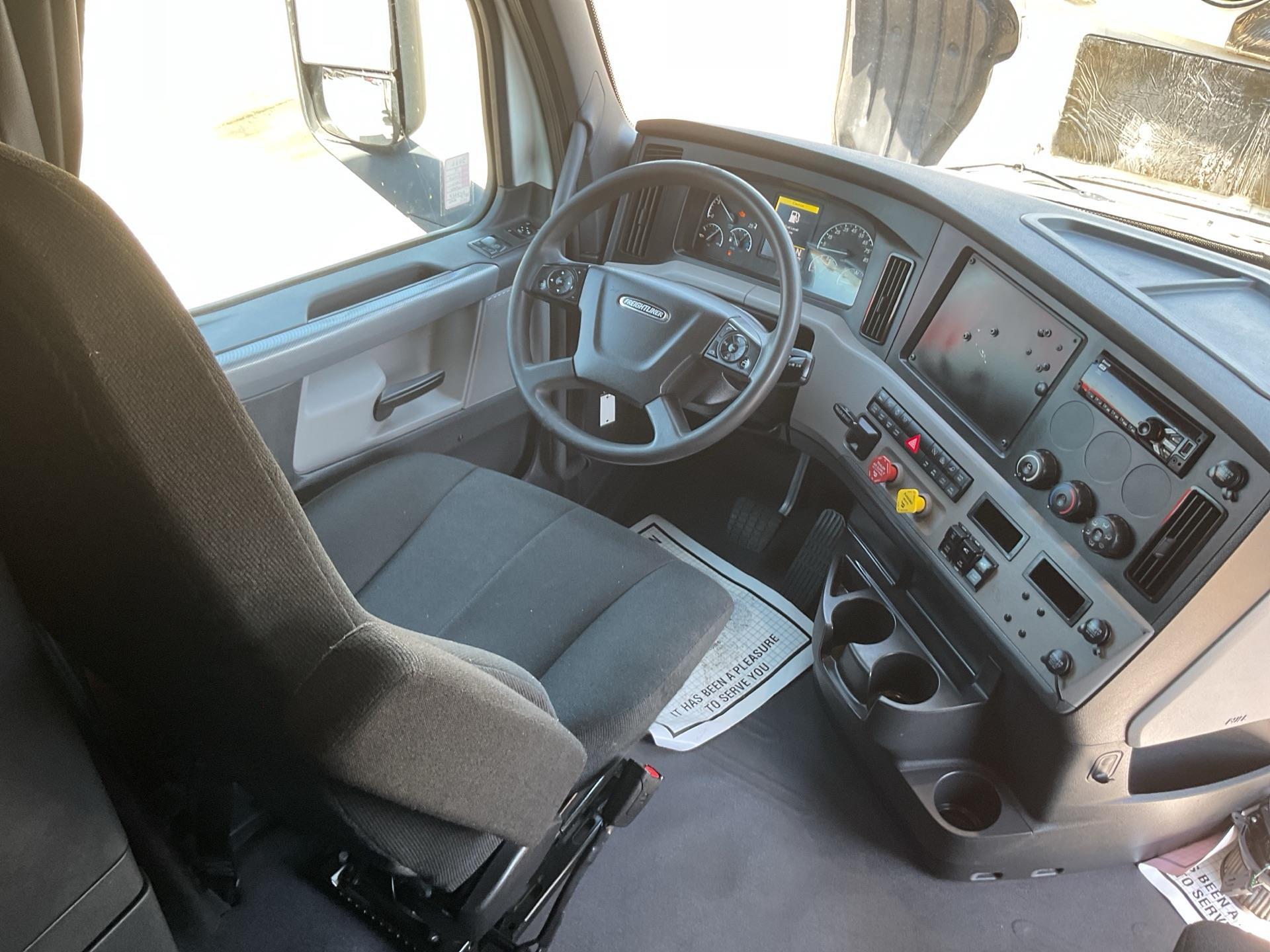 2020 Freightliner CASCADIA 126