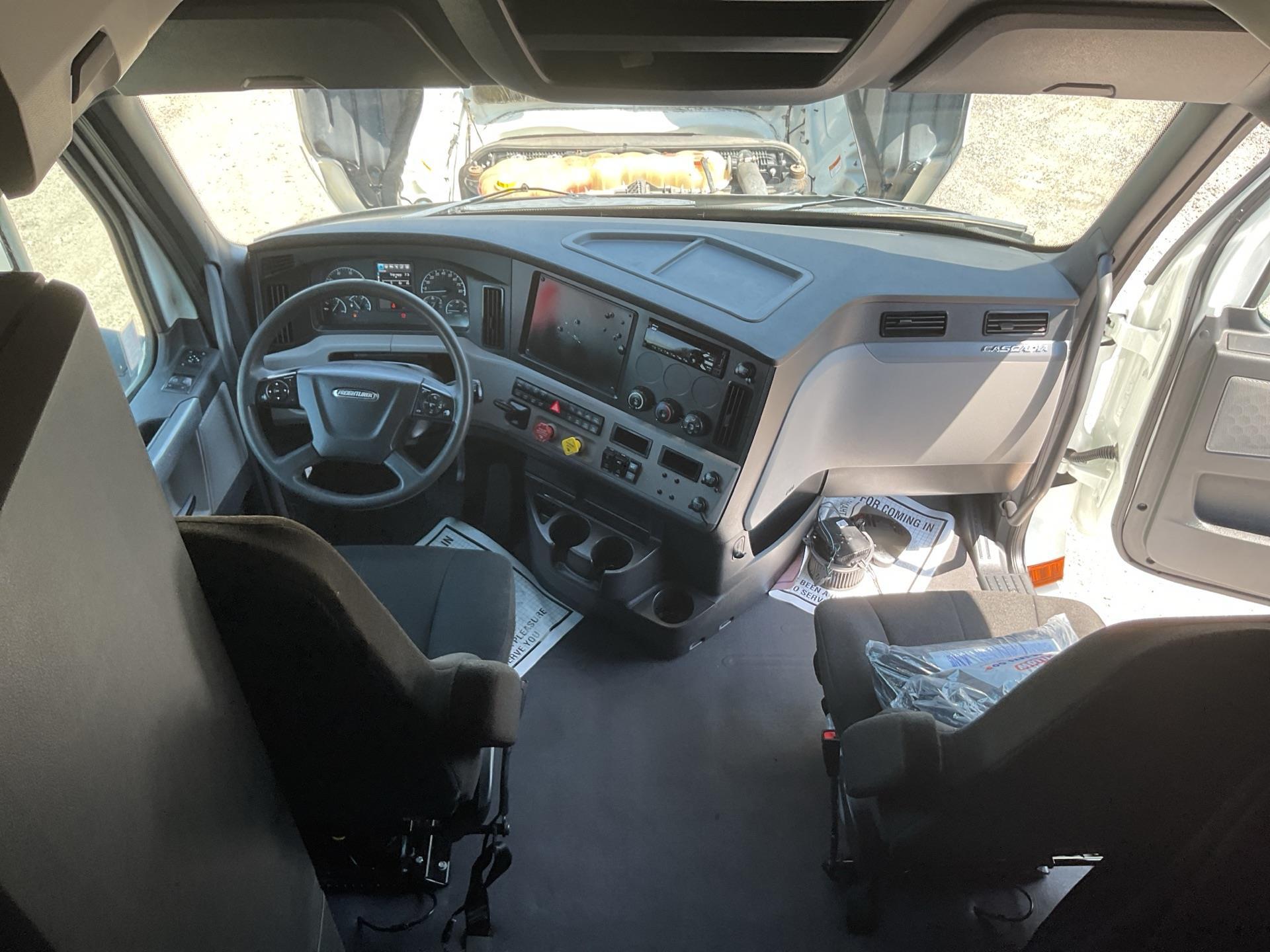 2020 Freightliner CASCADIA 126