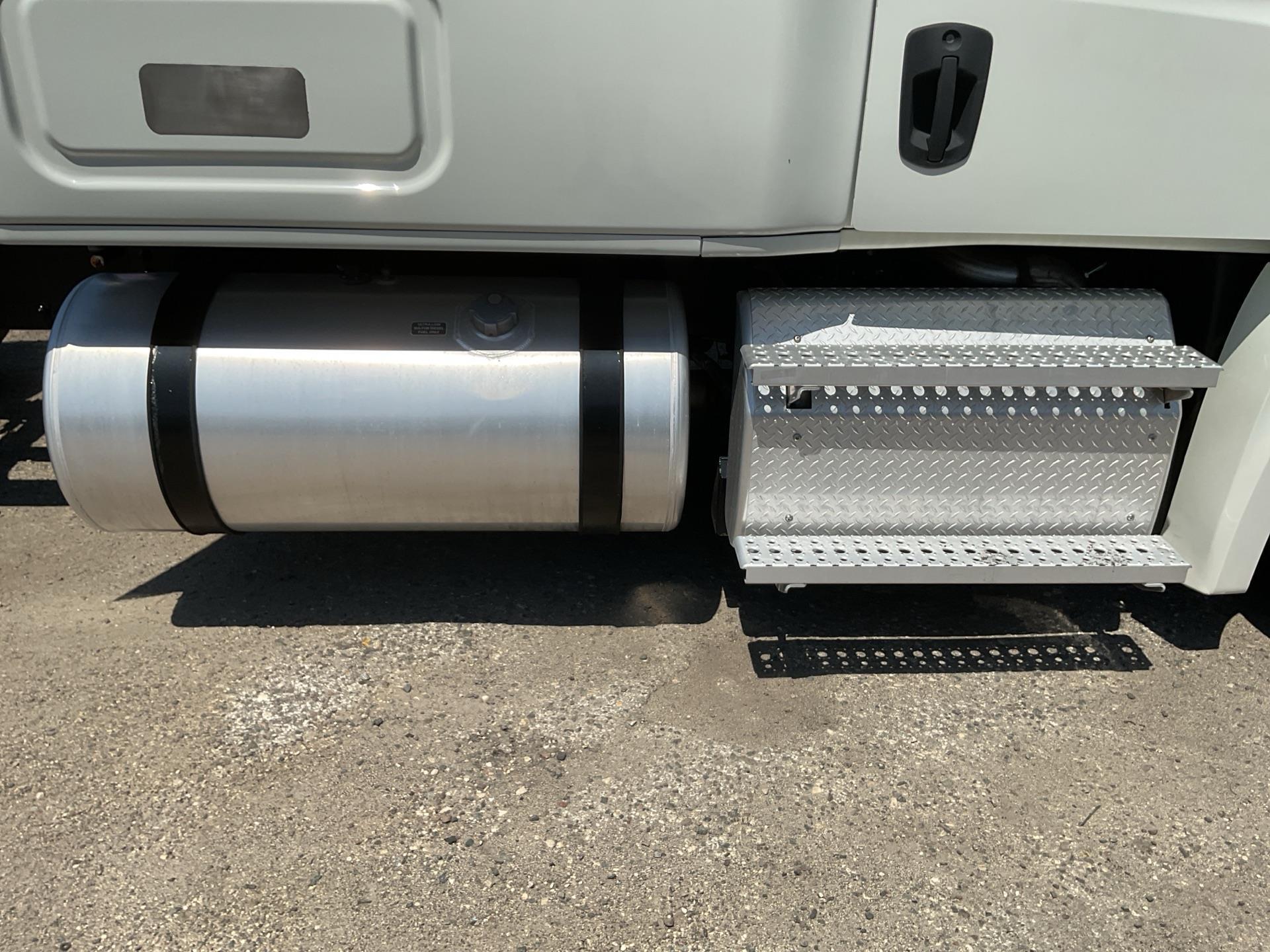 2020 Freightliner CASCADIA 126