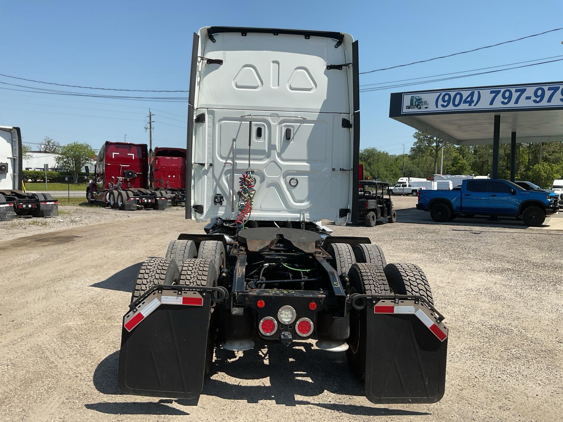 2020 Freightliner CASCADIA 126