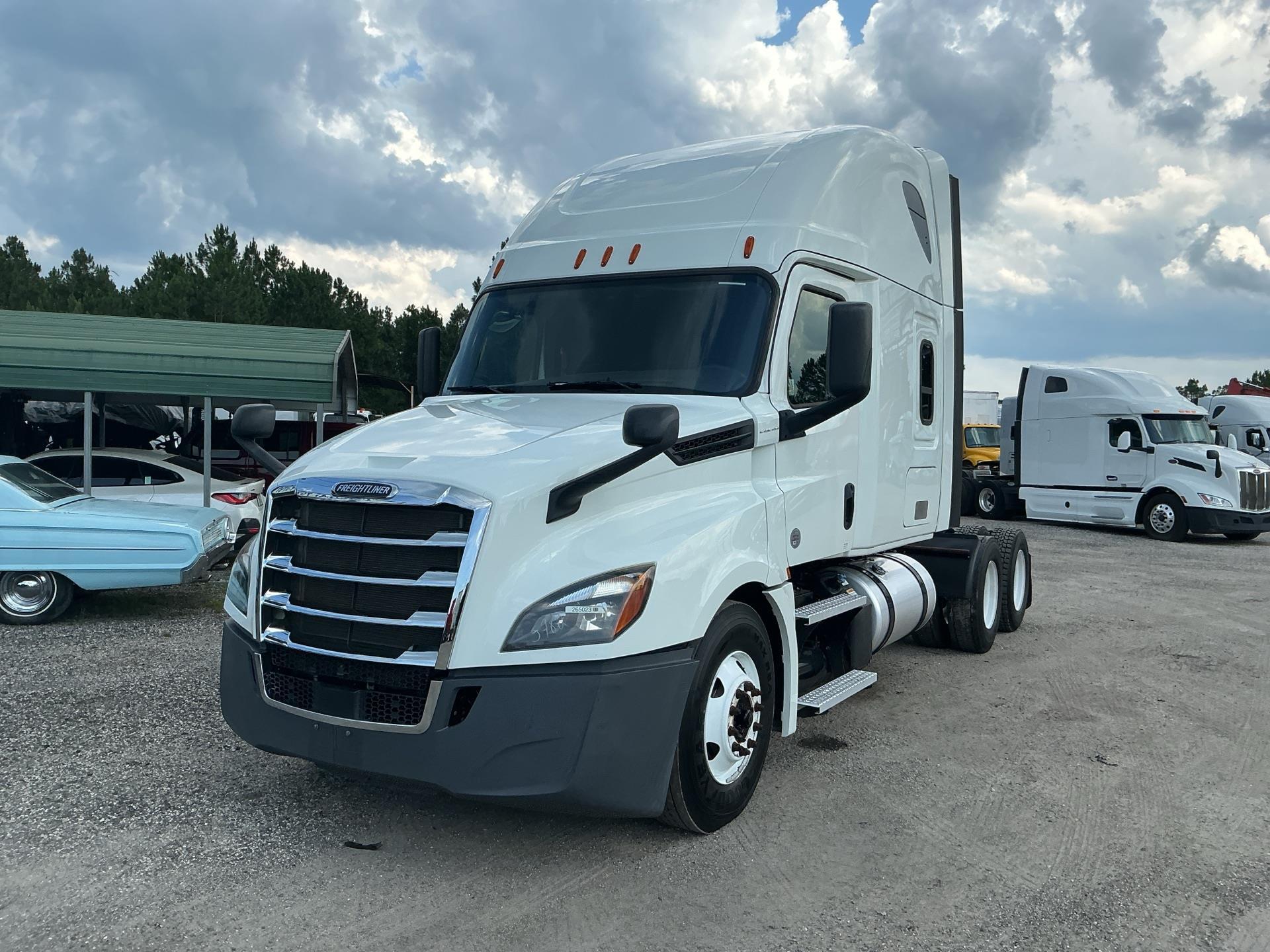 2020 Freightliner CASCADIA 126