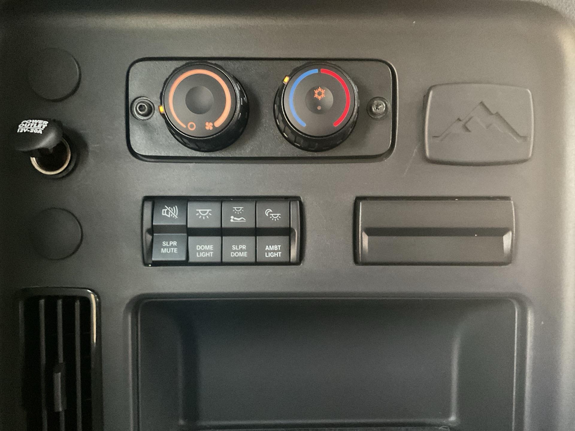 2020 Freightliner CASCADIA 126