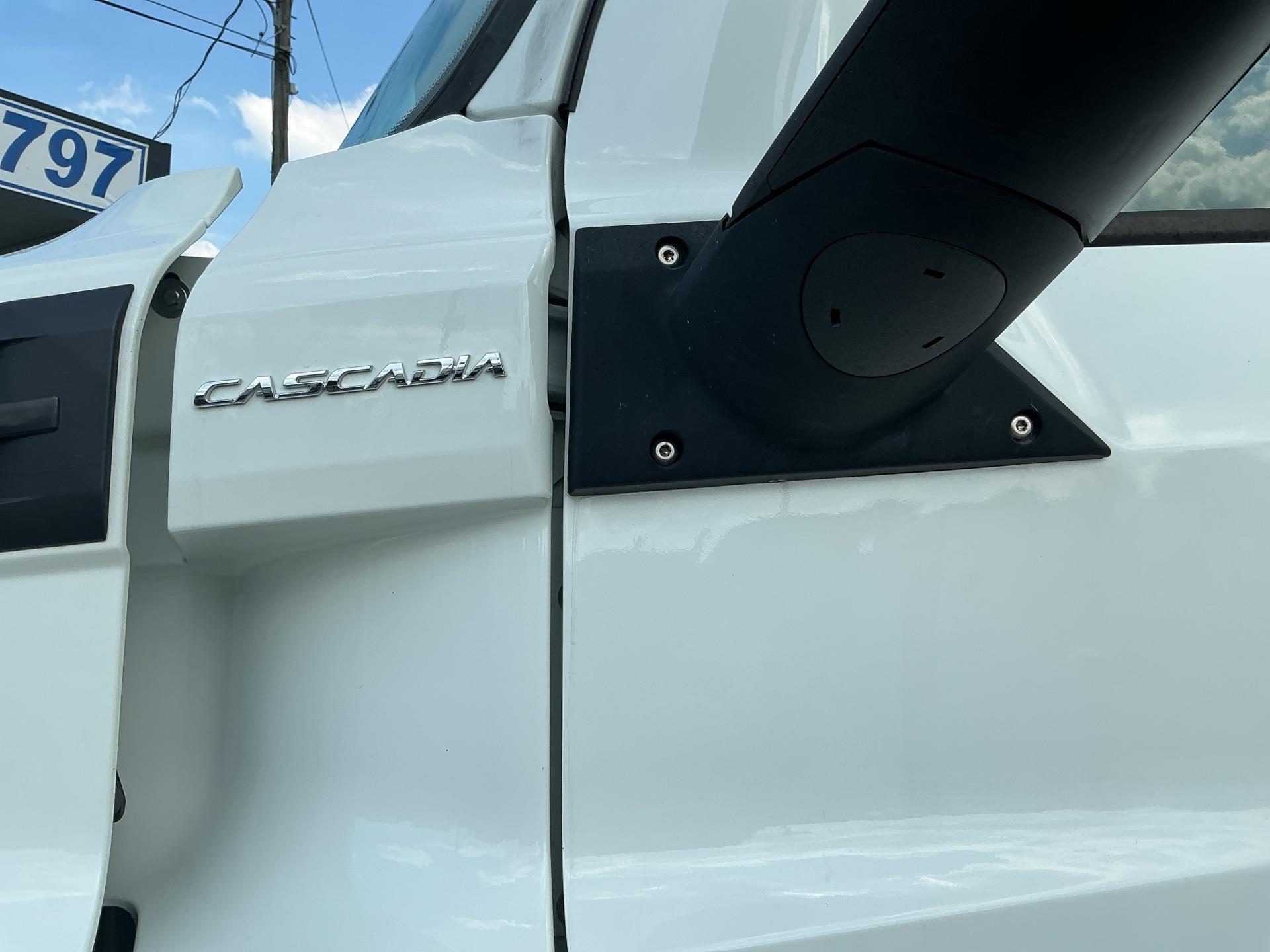 2020 Freightliner CASCADIA 126