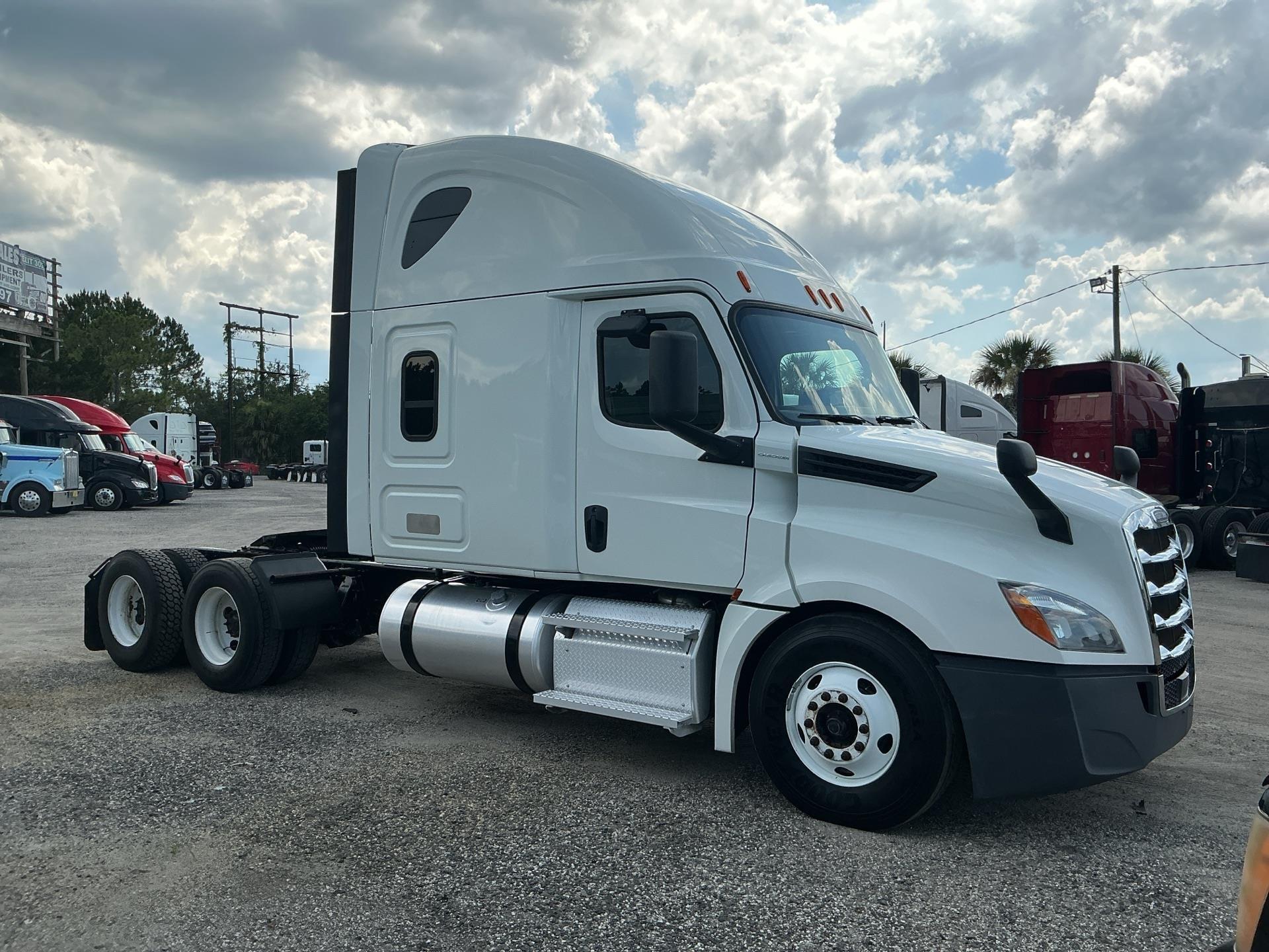 2020 Freightliner CASCADIA 126
