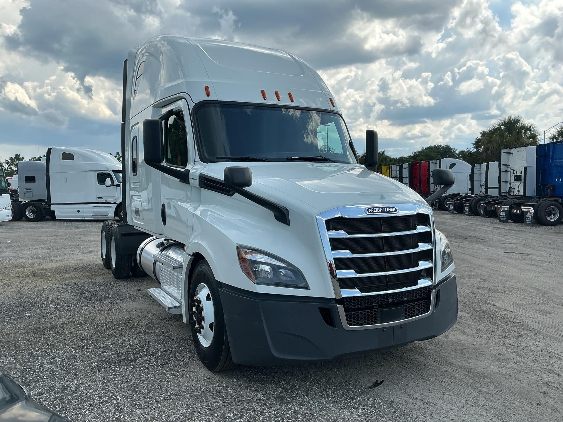 2020 Freightliner CASCADIA 126