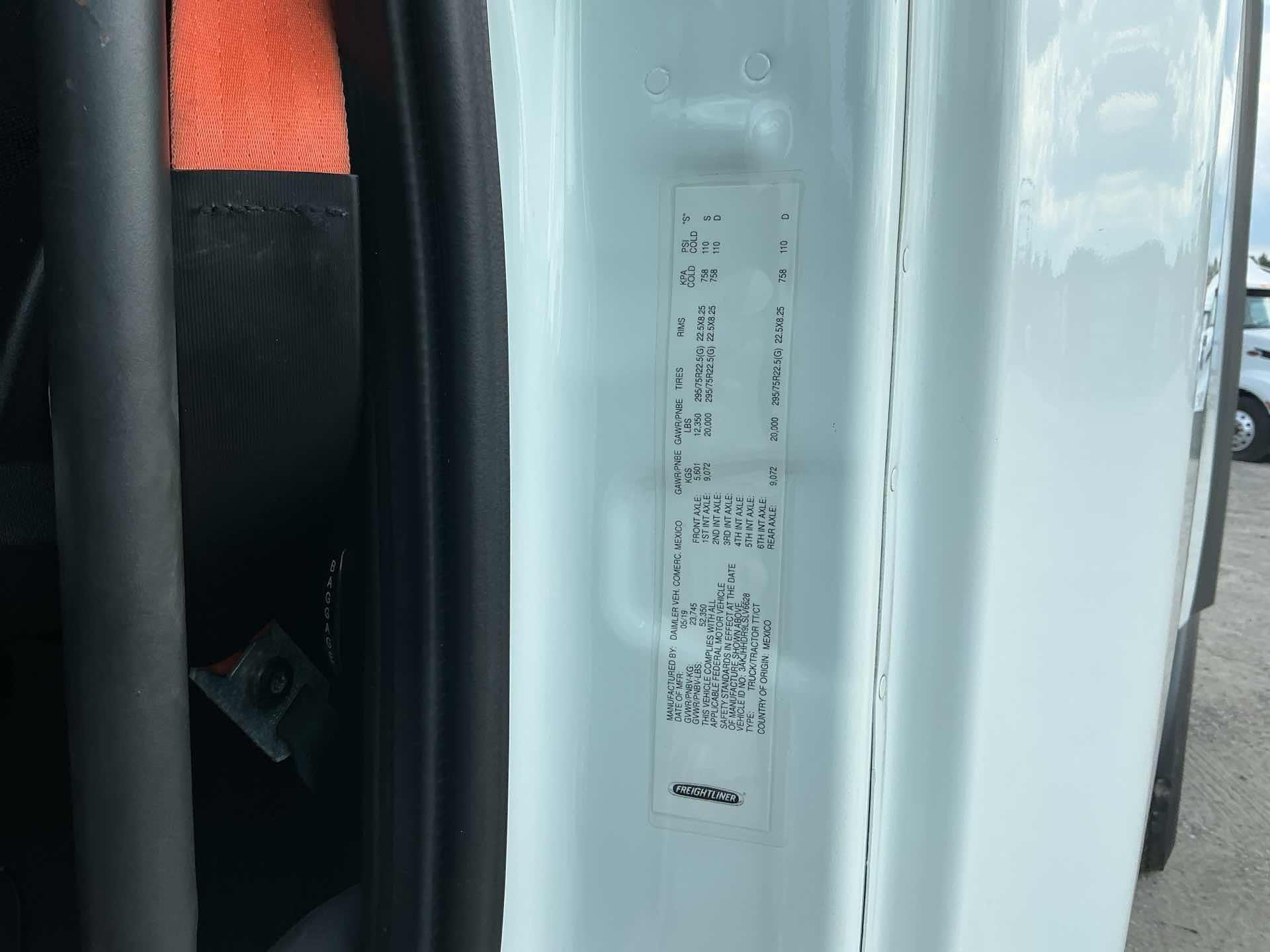 2020 Freightliner CASCADIA 126