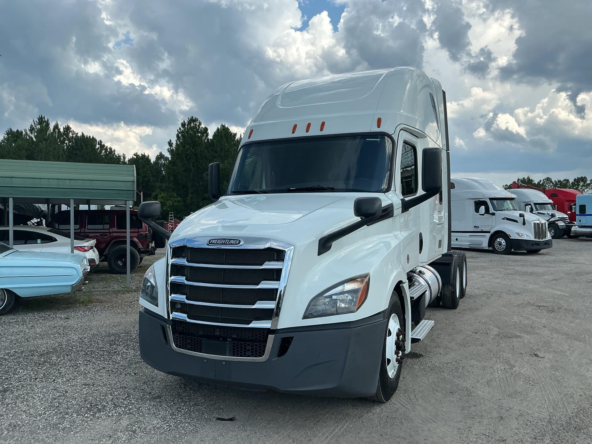 2020 Freightliner CASCADIA 126