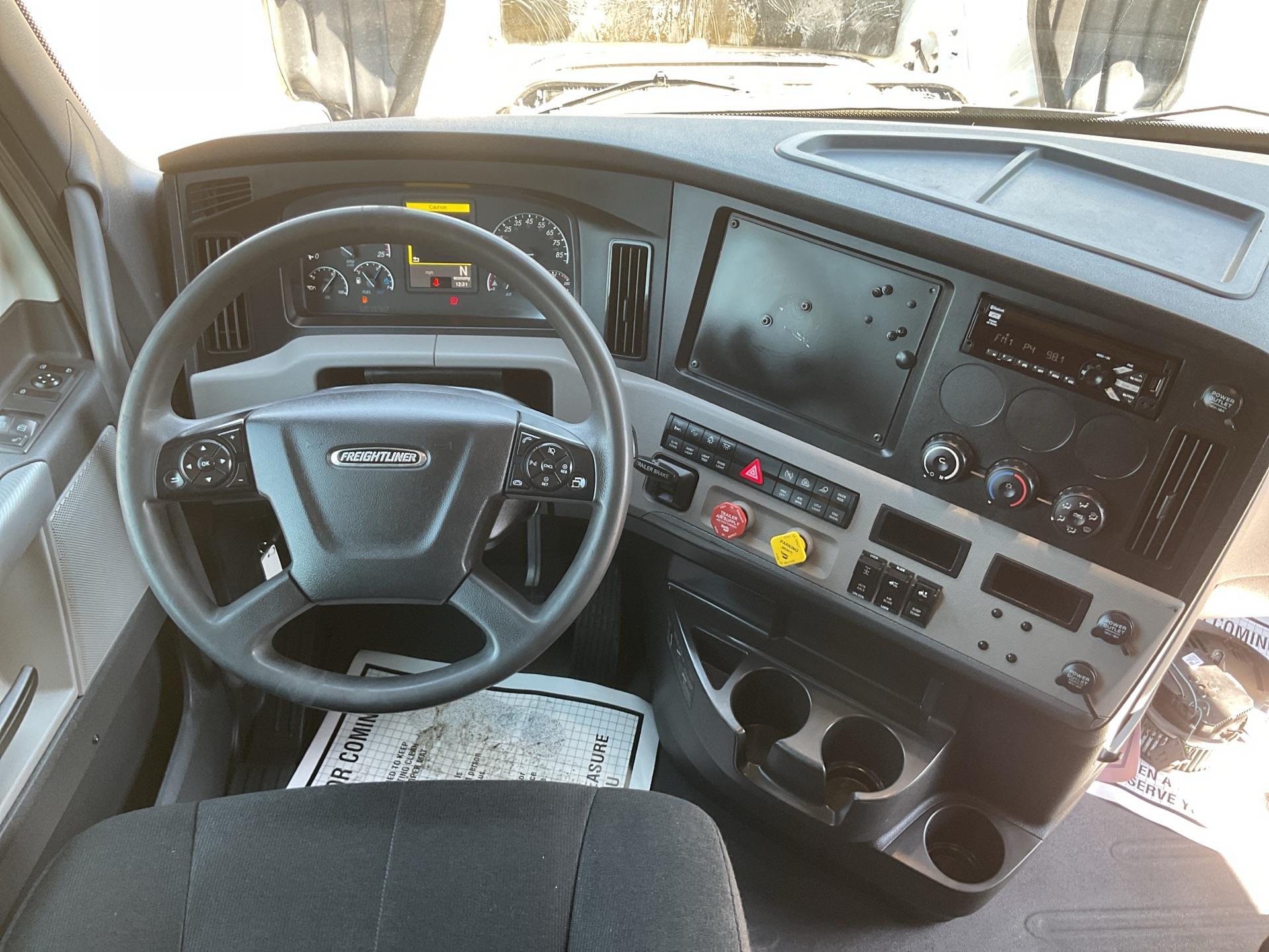 2020 Freightliner CASCADIA 126