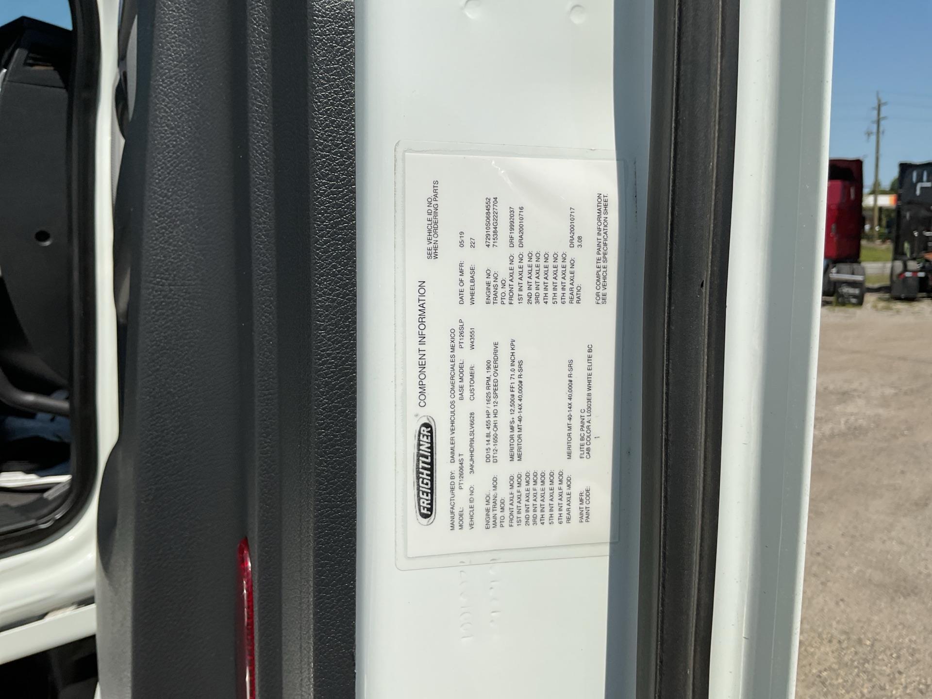 2020 Freightliner CASCADIA 126